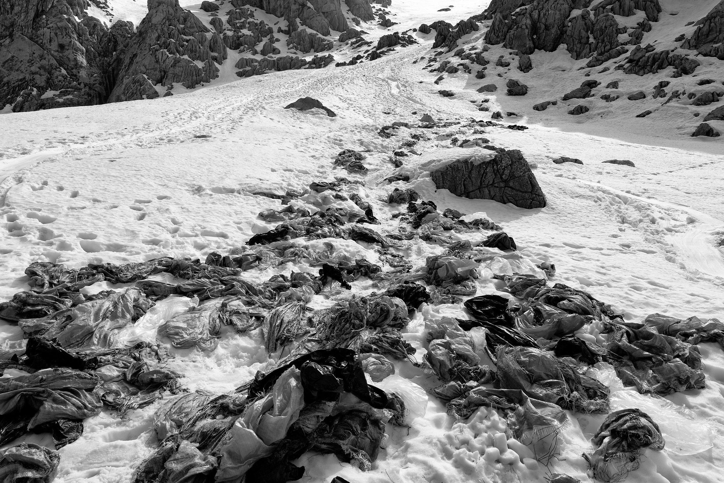 01- Ebrahimalipoor -  Bullets have no borders05.JPG