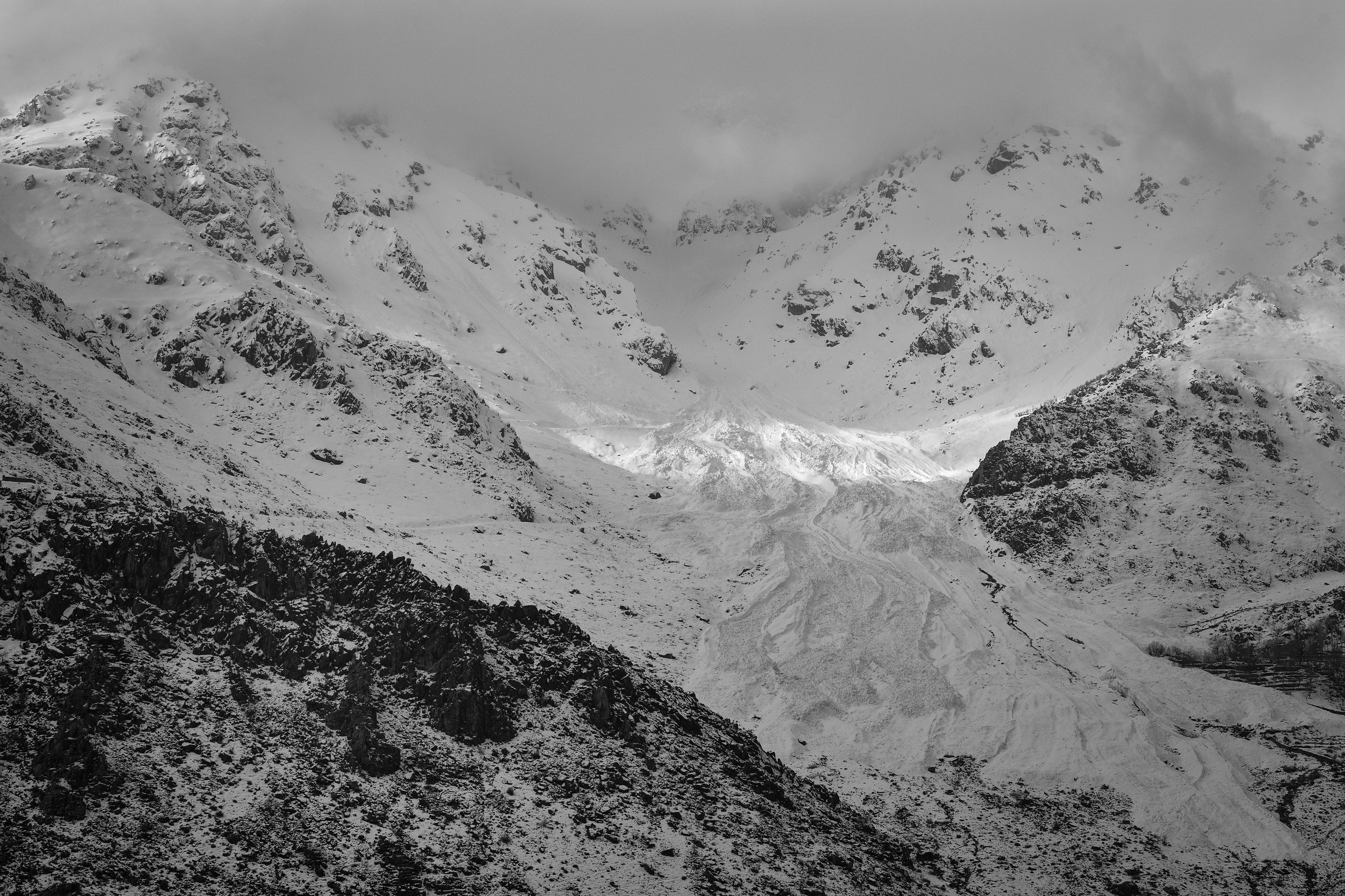 01- Ebrahimalipoor -  Bullets have no borders18.JPG