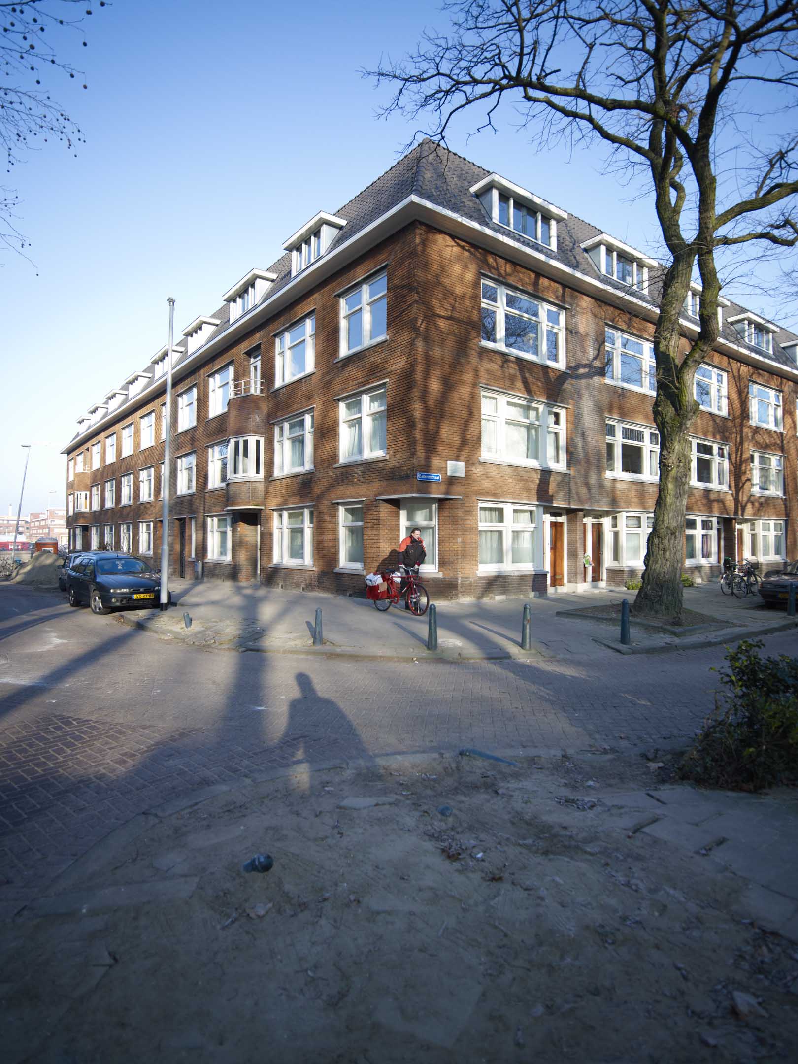 Wallis block in the Spangen district • Rotterdam. Make it Happen.