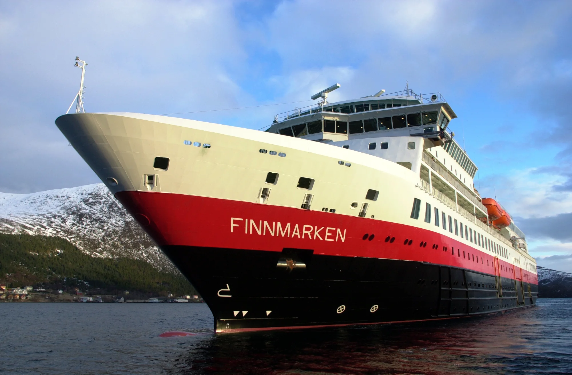 M_S Finnmarken sol 2.jpg
