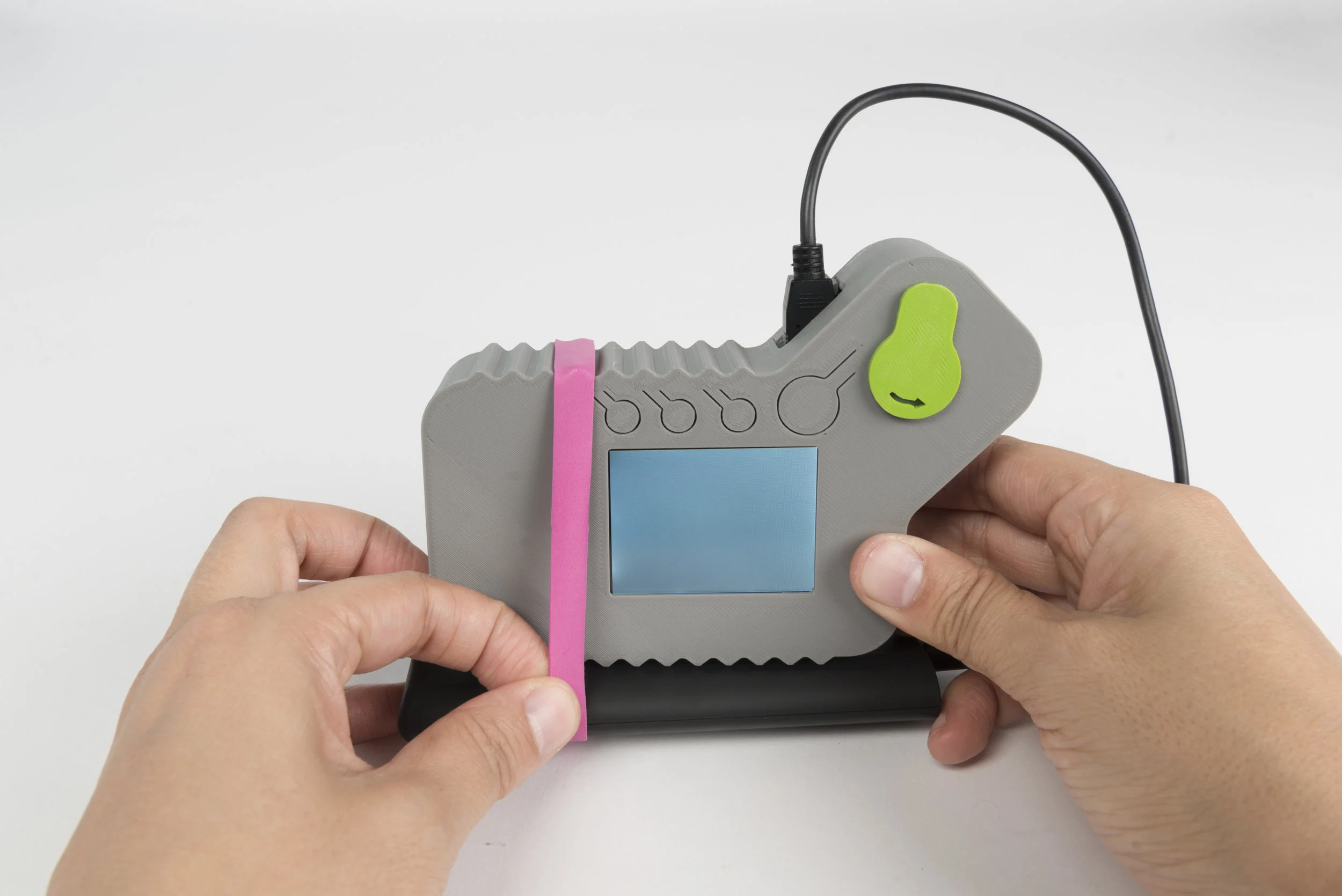 Optional Attach the battery to the camera with rubber bands. Use 3D printed accessories to position the camera.