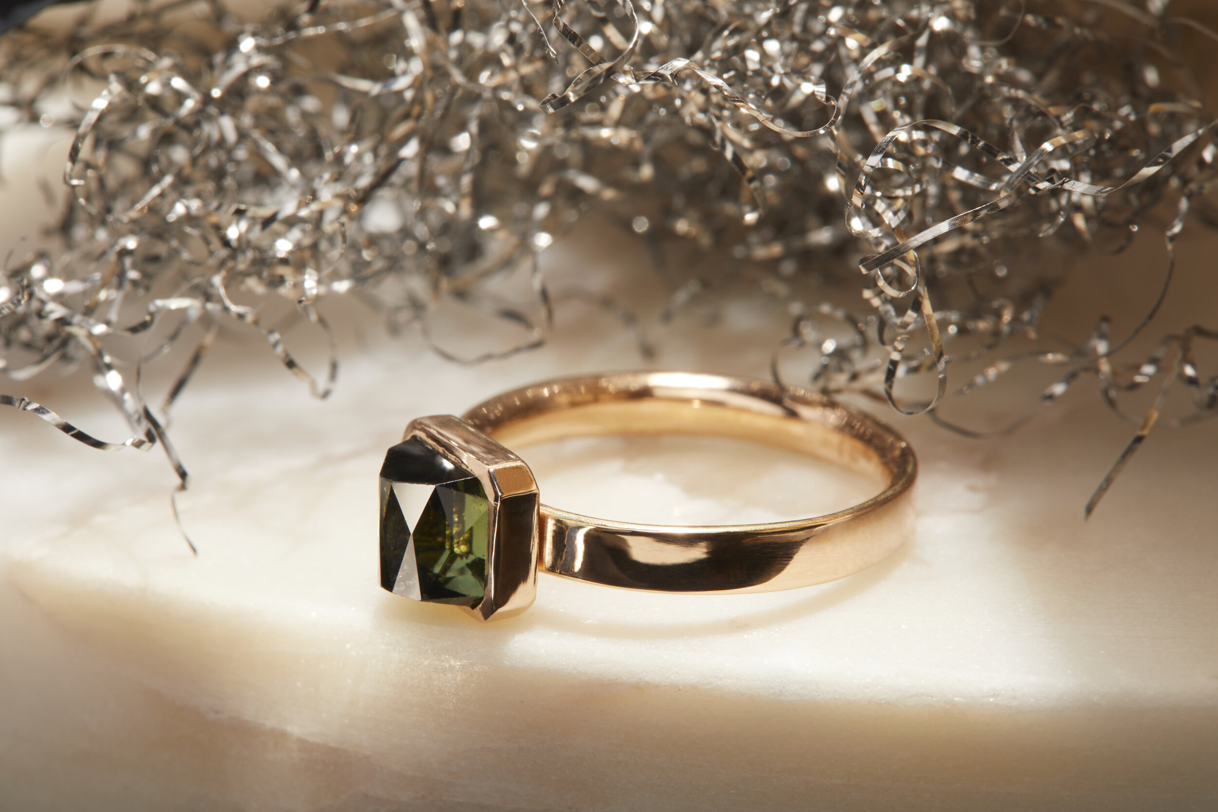 2020-10-09_PIROSKANNA_ENGAGEMENT RING_MEDIUM GOLD_POLISHED_GREEN TOURMALINE__SCISSOR CUT9865.jpg