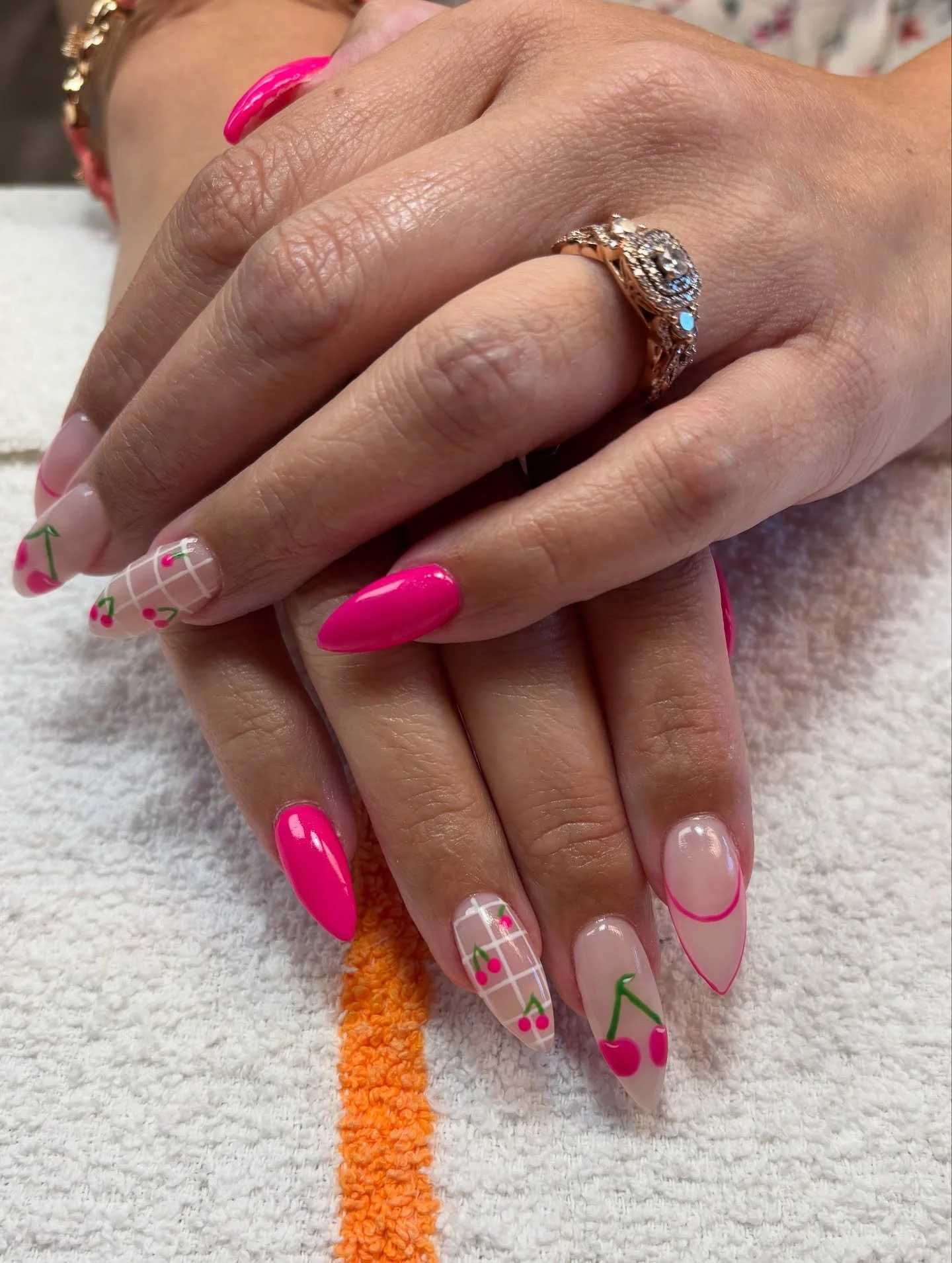 The CUTEST pink cherry manicure by @nailedby.ana9 🍒🌸

#brightoninstituteofcosmetology #thebrightoninstituteofcosmetology