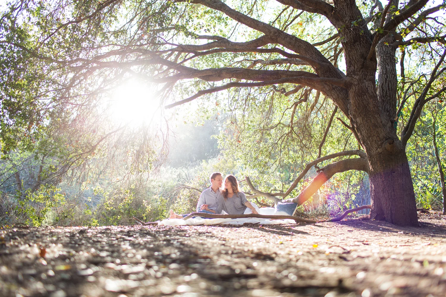 pillow-fight-engagement001.jpg