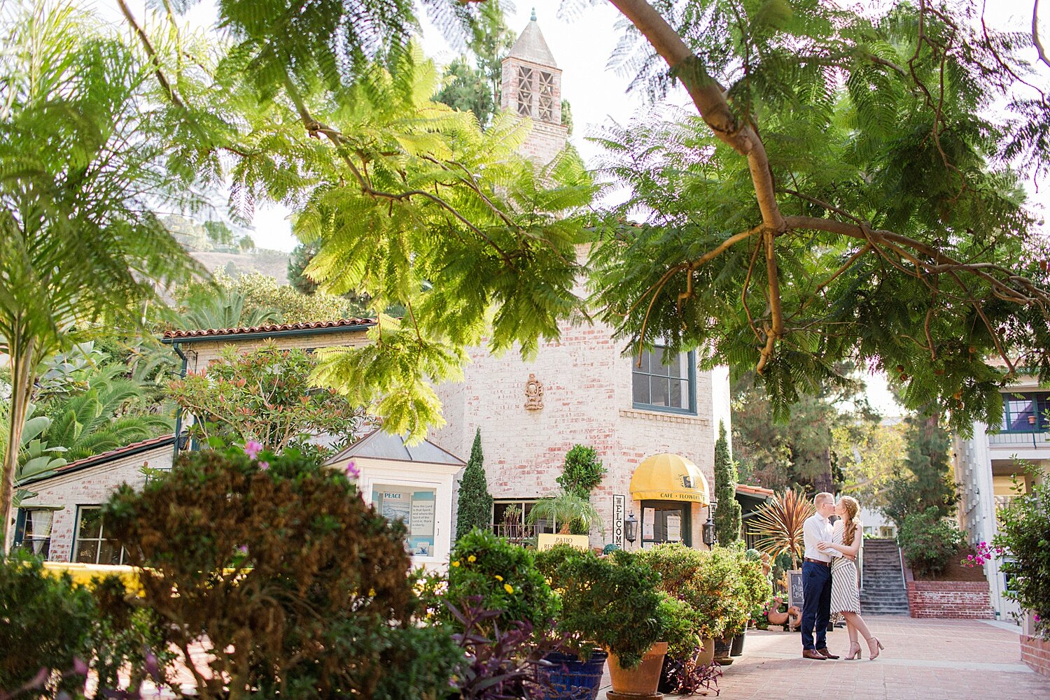 Palos Verdes Wedding Photographer | Malaga Cove Plaza Engagement Photography |  thevondys.com