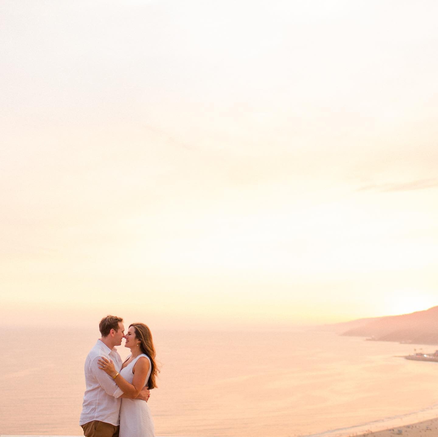 with a sunset like this, what more do you need?
.
how about a wedding ceremony on the bluffs of the Pacific Palisades surrounded by your closest friends and family? followed by a charming al fresco dinner party covered by twinkle lights? oh and the b