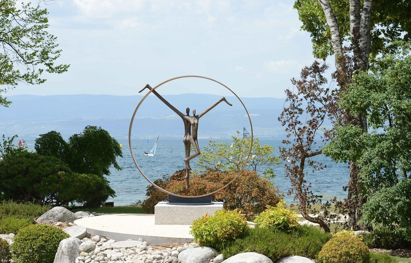 Harmony in this special spot on the edge of Lake Geneva 
#bronzesculpture #sculpture #gardensculpture #commission #sculptor #michaelspeller #clarendonfineart #figurativesculpture #britishsculpture