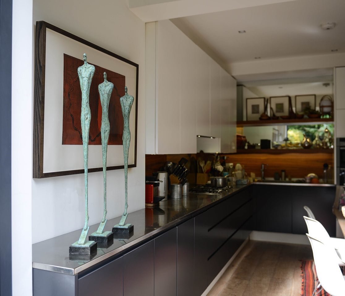 Journey looking very cool in this London kitchen
#bronzesculpture #sculpture #sculpting #interiordesign #michaelspeller #london