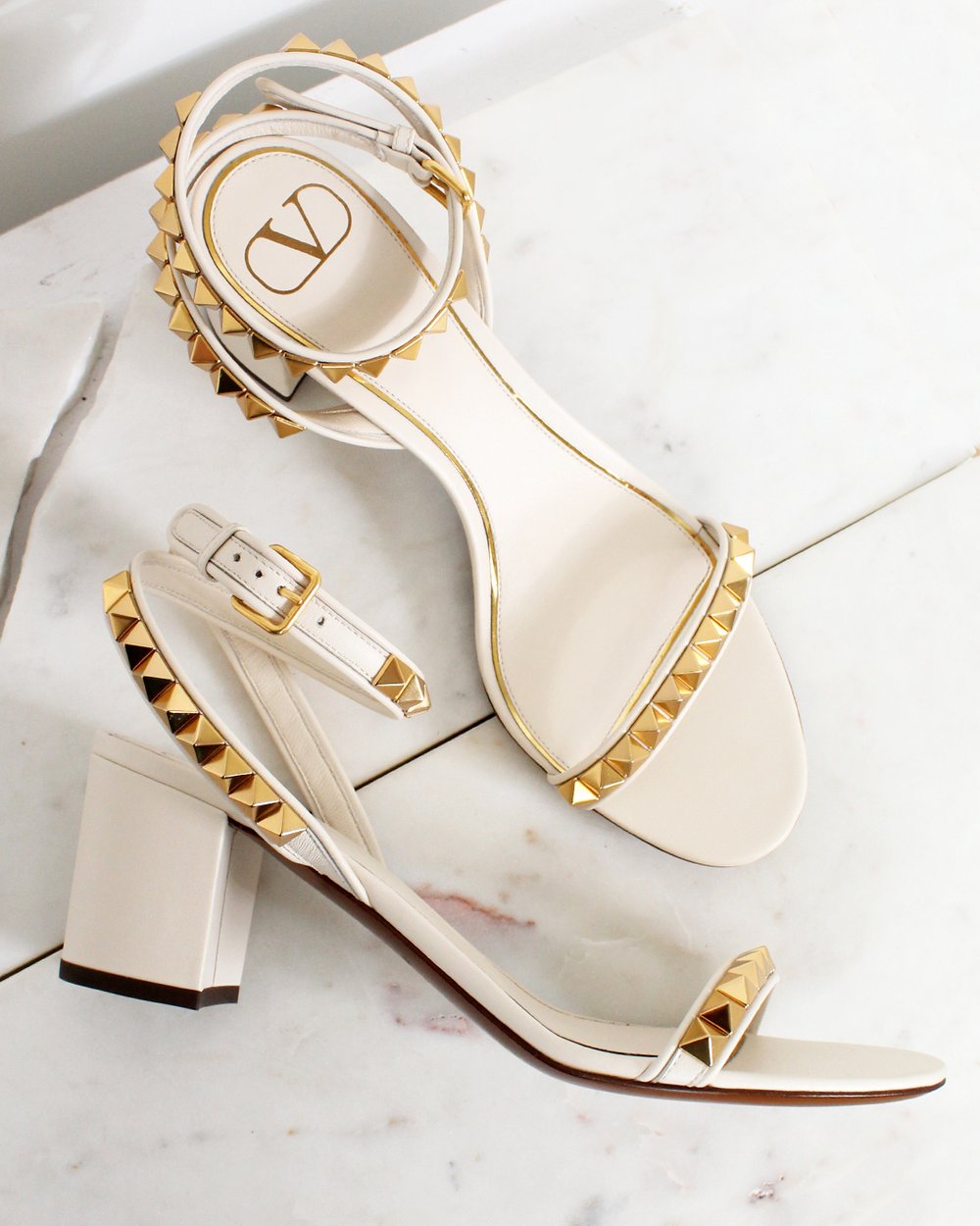 Nat sted nedadgående Mania Valentino Rockstud Cream Sandal Heels — Otra Vez Couture Consignment