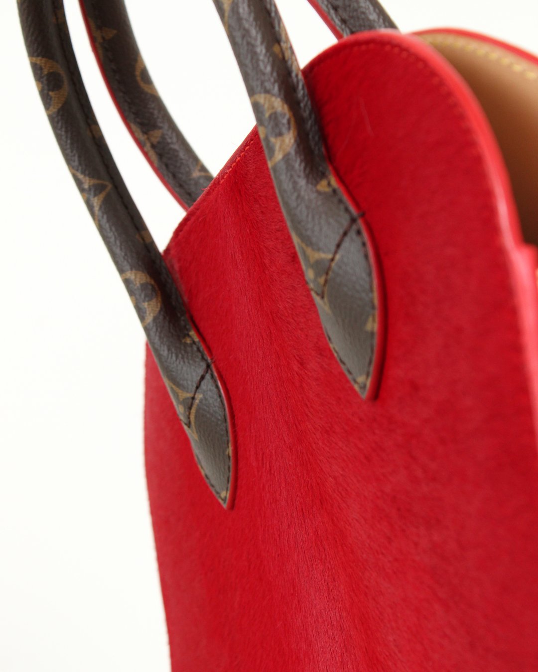 Review: LOUIS VUITTON x SUPREME Satchel Shoulder Bag In Detail