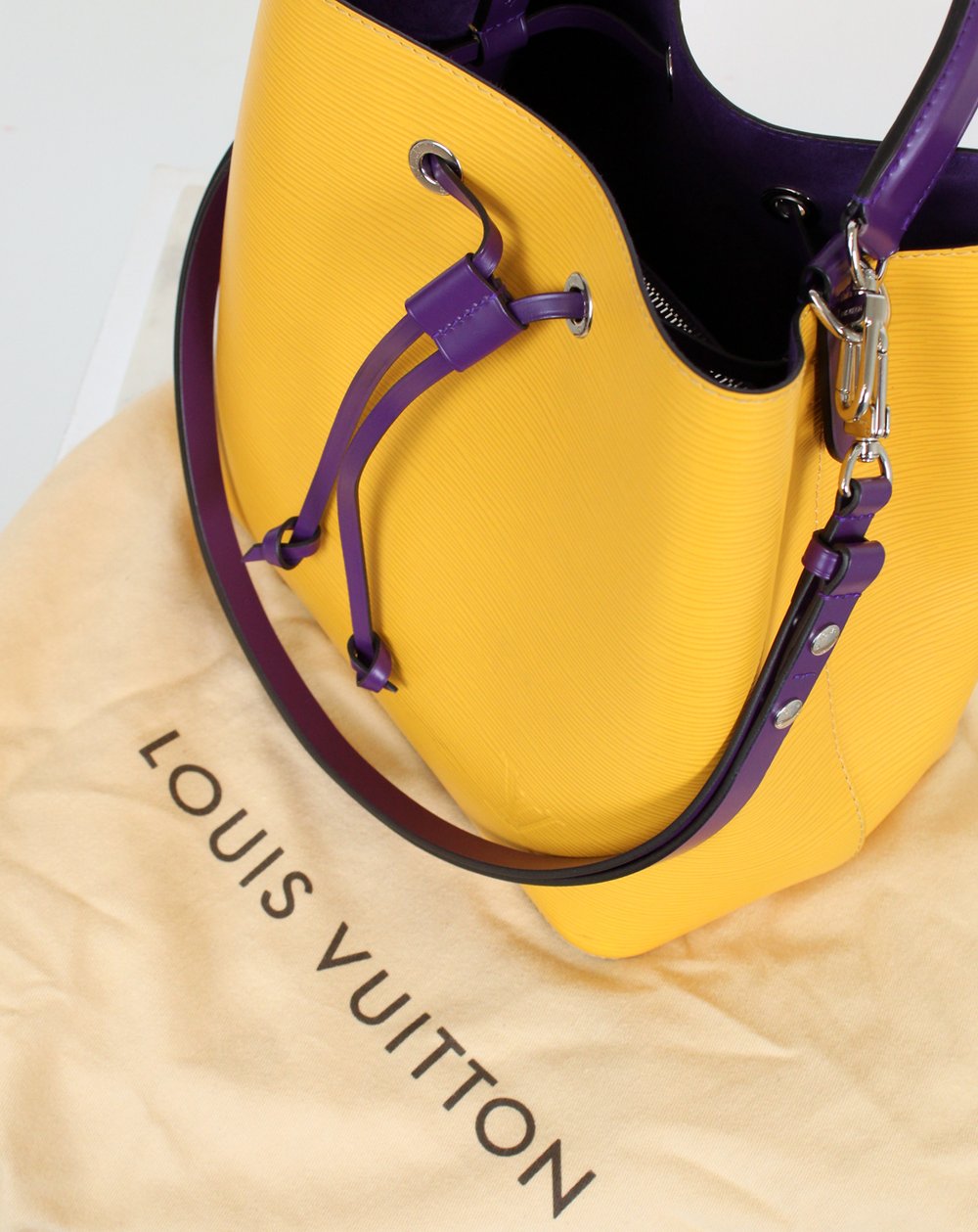 Louis Vuitton Monogram Mahina Carmel Hobo — Otra Vez Couture