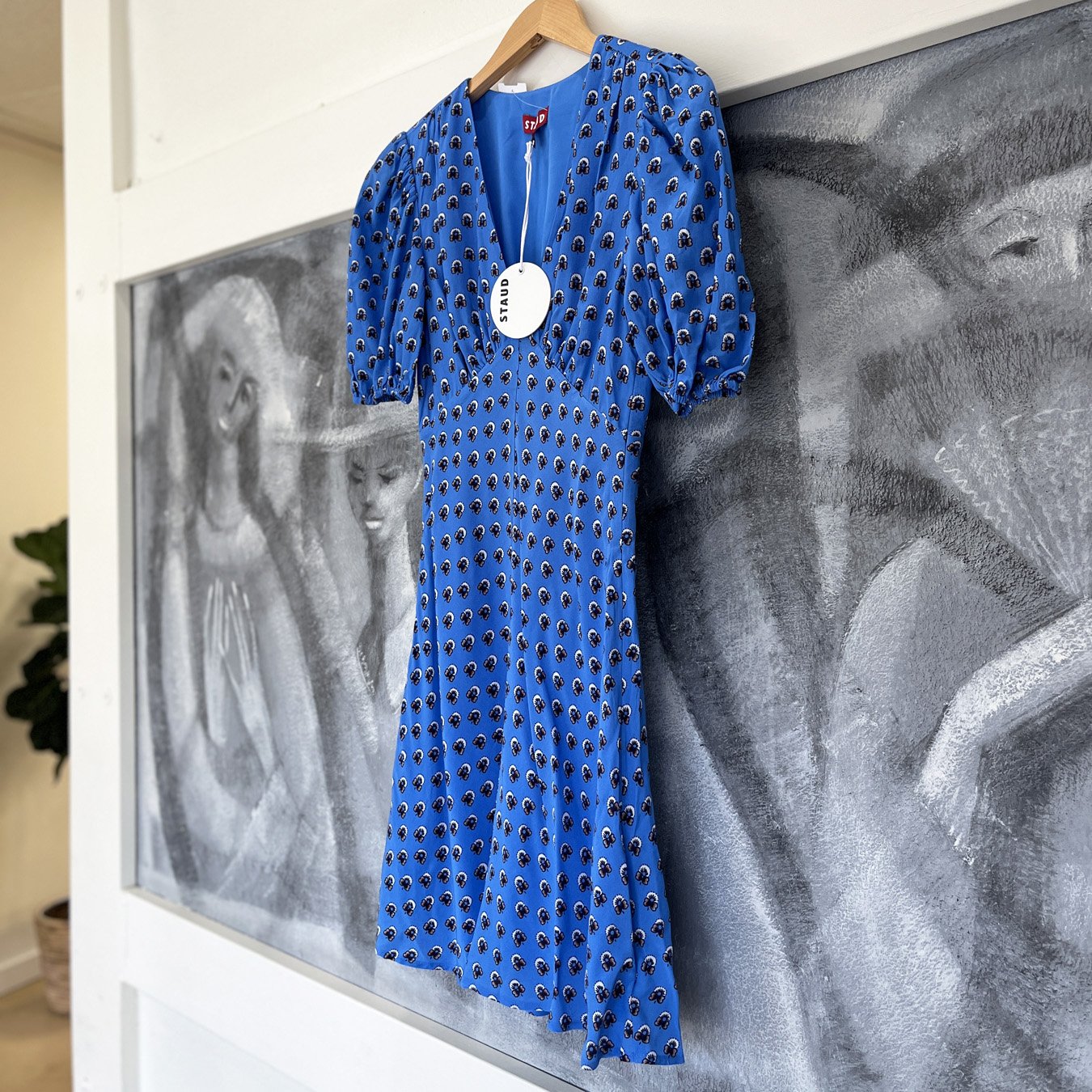 Have you ever bought a couple of potential dresses online for an event and then forgotten to return one that didn't make the cut? 😯

Good news: dresses that come brand new with the tags attached like this Staud cutie are one of the best-selling item