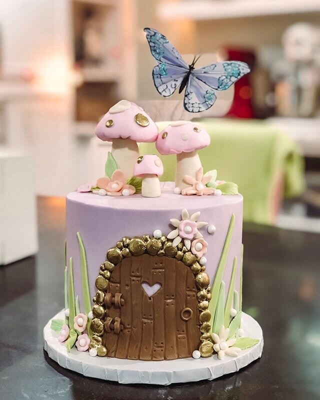 Elise's Pieces - Tampa's Designer Cakes & Treats