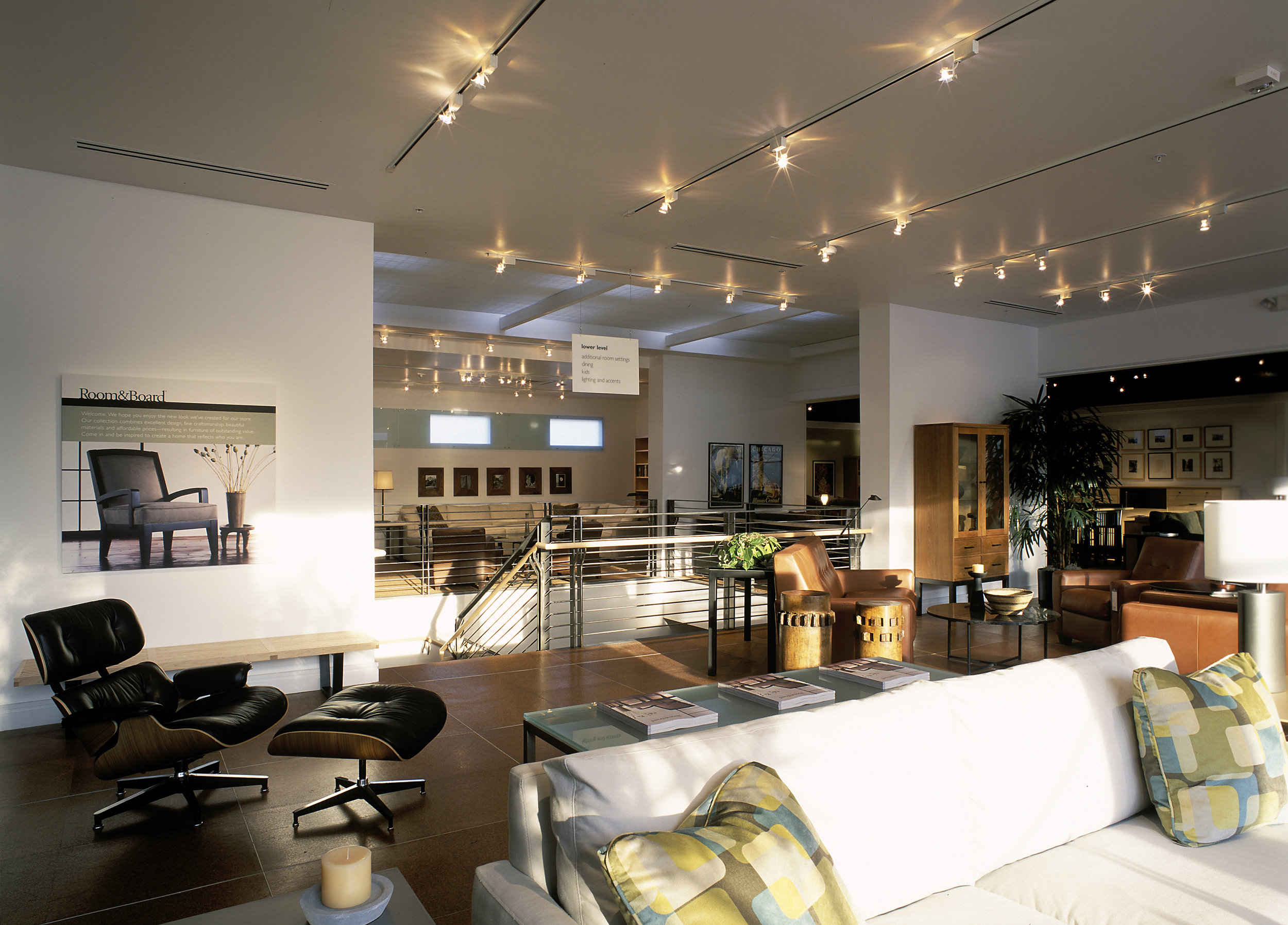 The chosen design explores and reinforces this simple, clean, and modern design philosophy by carefully using contrasting materials, such as both transparent and solid volumes.