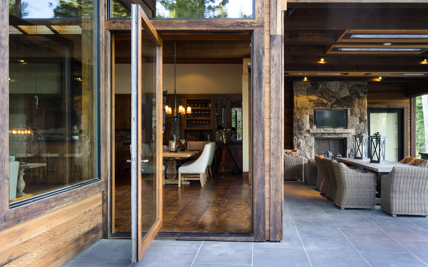 Lot 52_Dining Room_Weiland_Corner Door_Pivot.jpg
