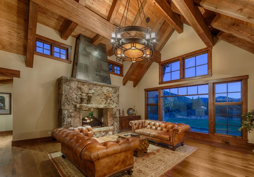 LH 341_Living Room_Vaulted Ceiling_Fireplace_Masonry.jpg