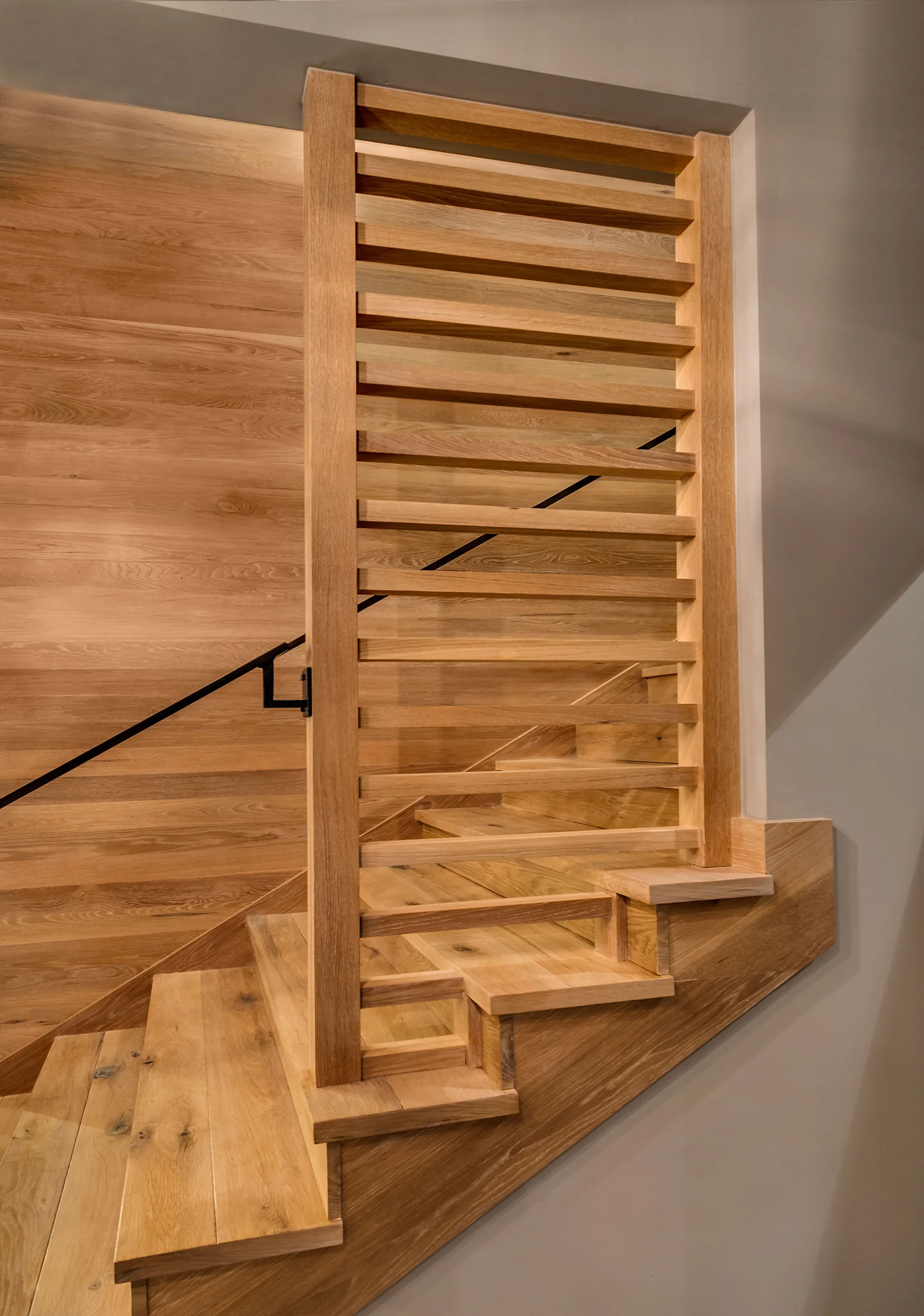 Lot 291_Dining_Builtin Bar_Wood Floors.jpg