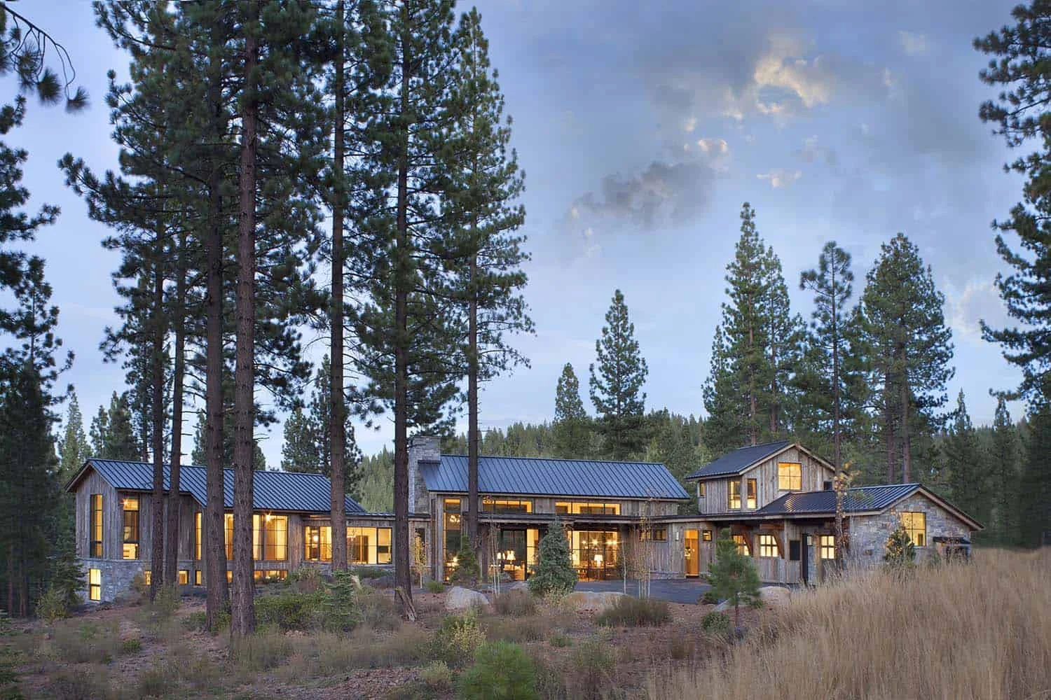 Stunning mountain home in Lake Tahoe evokes contemporary barn feeling