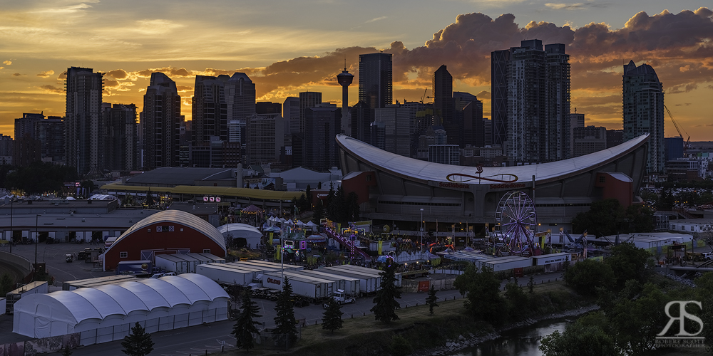 Show up at least one hour before sunset to capture the transitioning light.