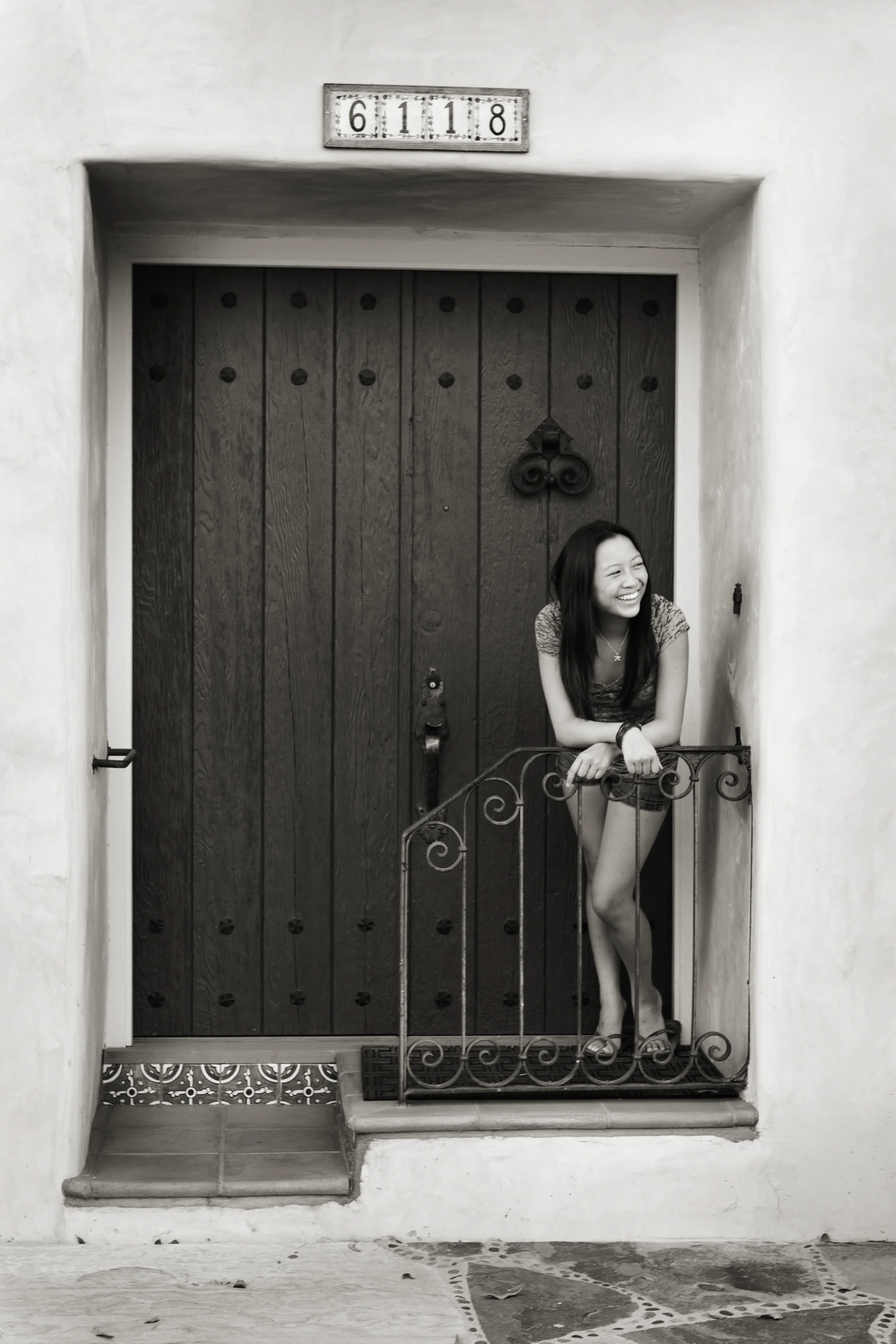 serior photo shoot by door