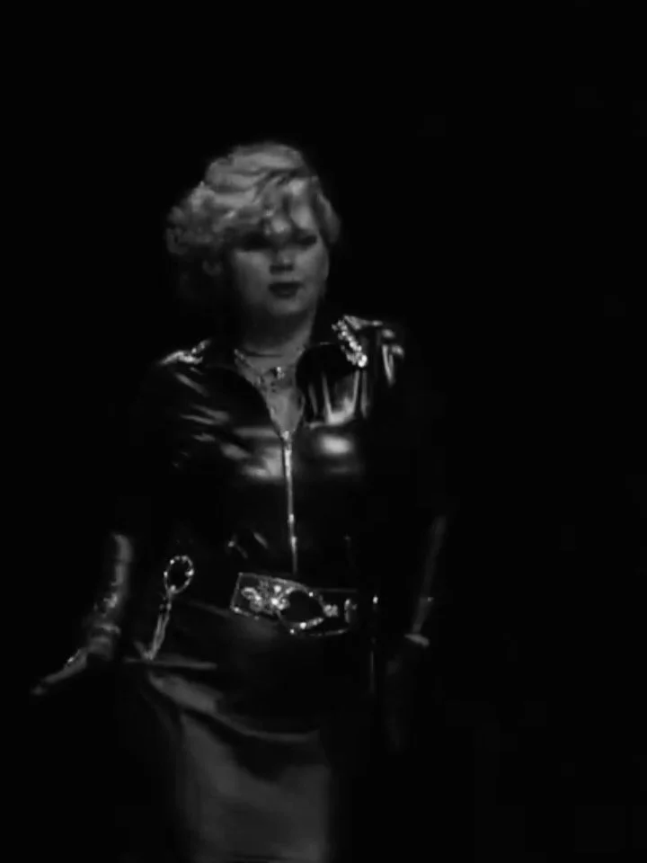 Palavad &otilde;nnitlused Mona r&uuml;hmale ja nende juhendaja Mai Suvile v&otilde;iduka etteaste eest Baltic Wave 2025 konkursil selle ohtlikult vallatu tantsuga Elvis Presley loole &ldquo;Trouble&rdquo;. Selle koreograafia loomine oli nii meeldiv v