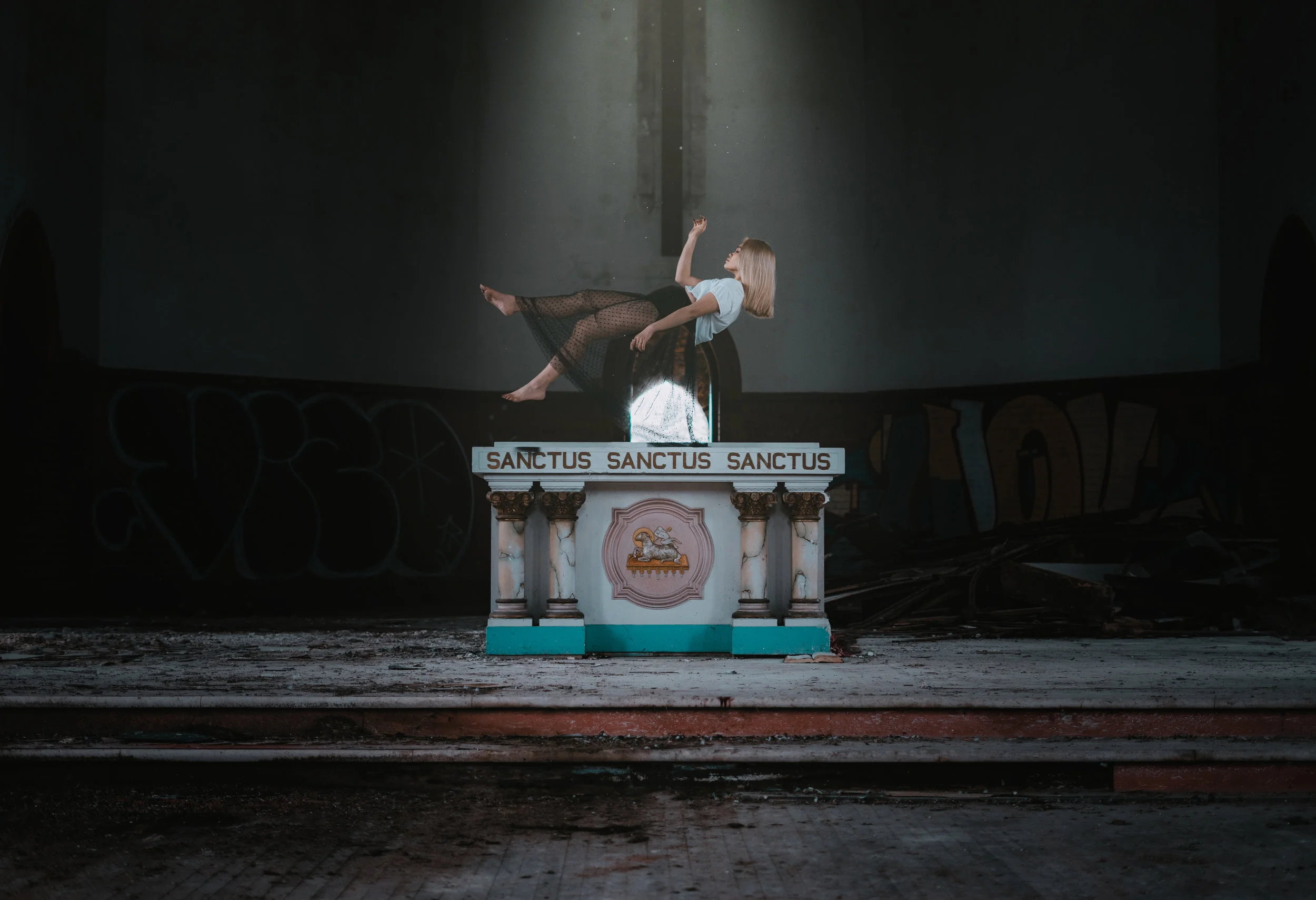 sanctusfloat.jpg