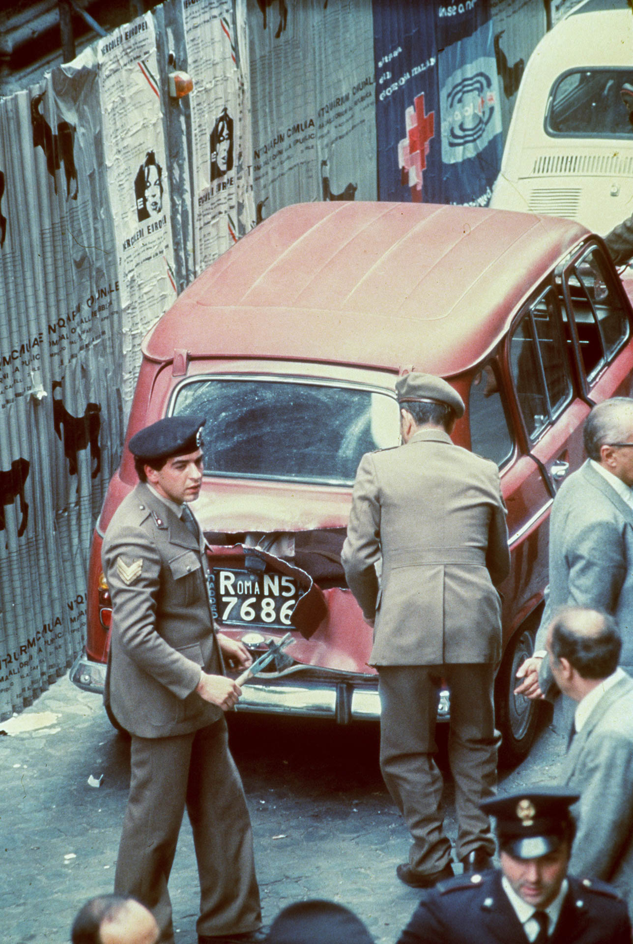  Rome, Italy 9 May 1978 The discovery of Aldo Moro's corpse inside the red Renault in Caetani street.&nbsp; 