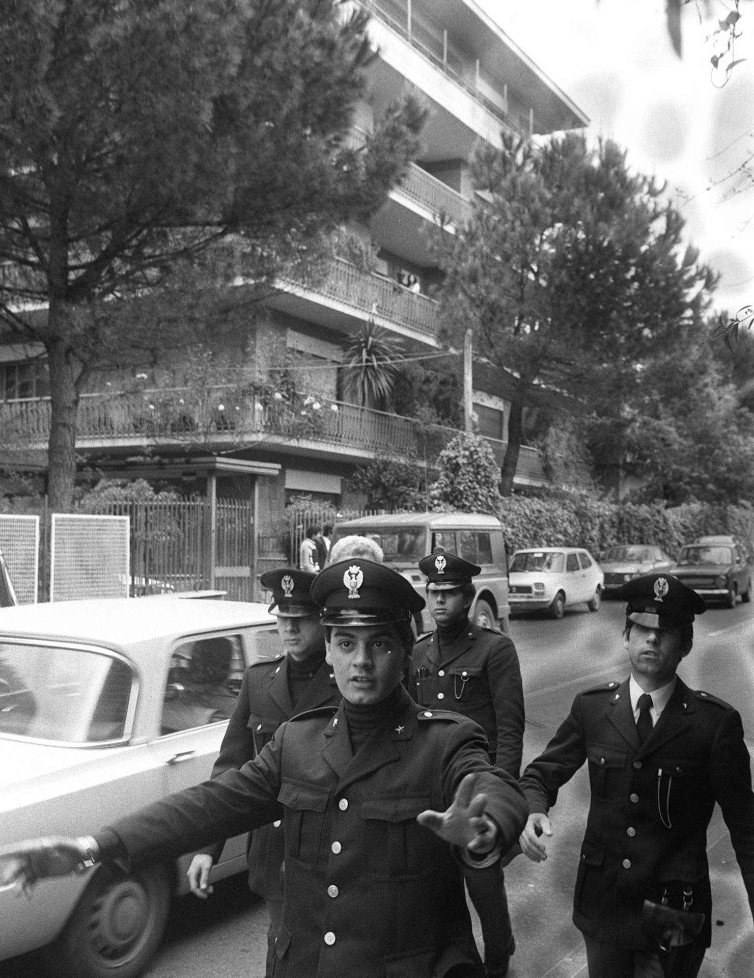  Rome, Italy - 10 May 1978 The reaction of the people after the discovery of Aldo Moro's corpse.&nbsp; 