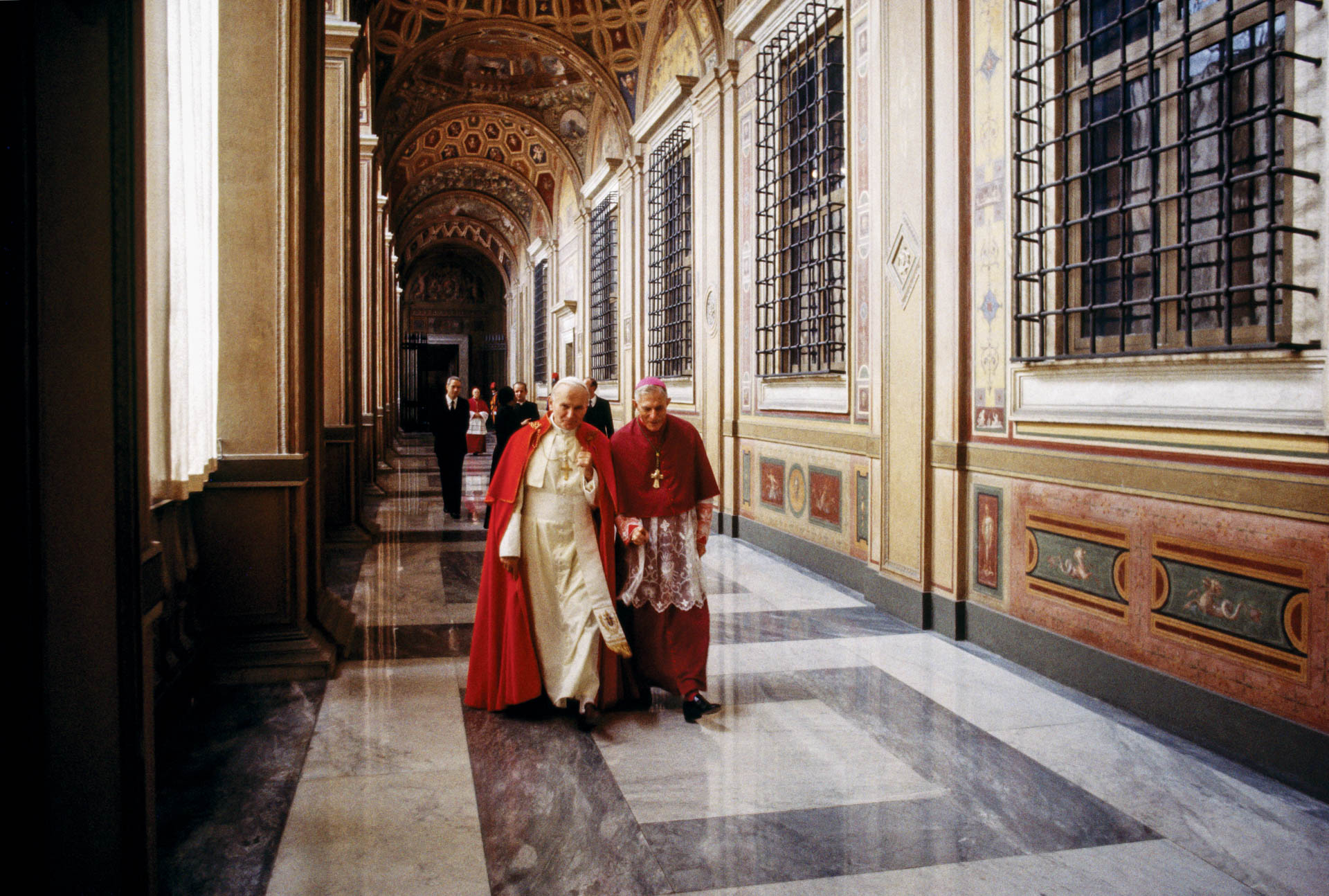  The Vatican - February 1986 A day in the life of the Pope John Paul II in the intimacy of the Vatican: going back to private apartment accompanied by Mons. Jacques Martin through the Raphael Loggia.&nbsp; 