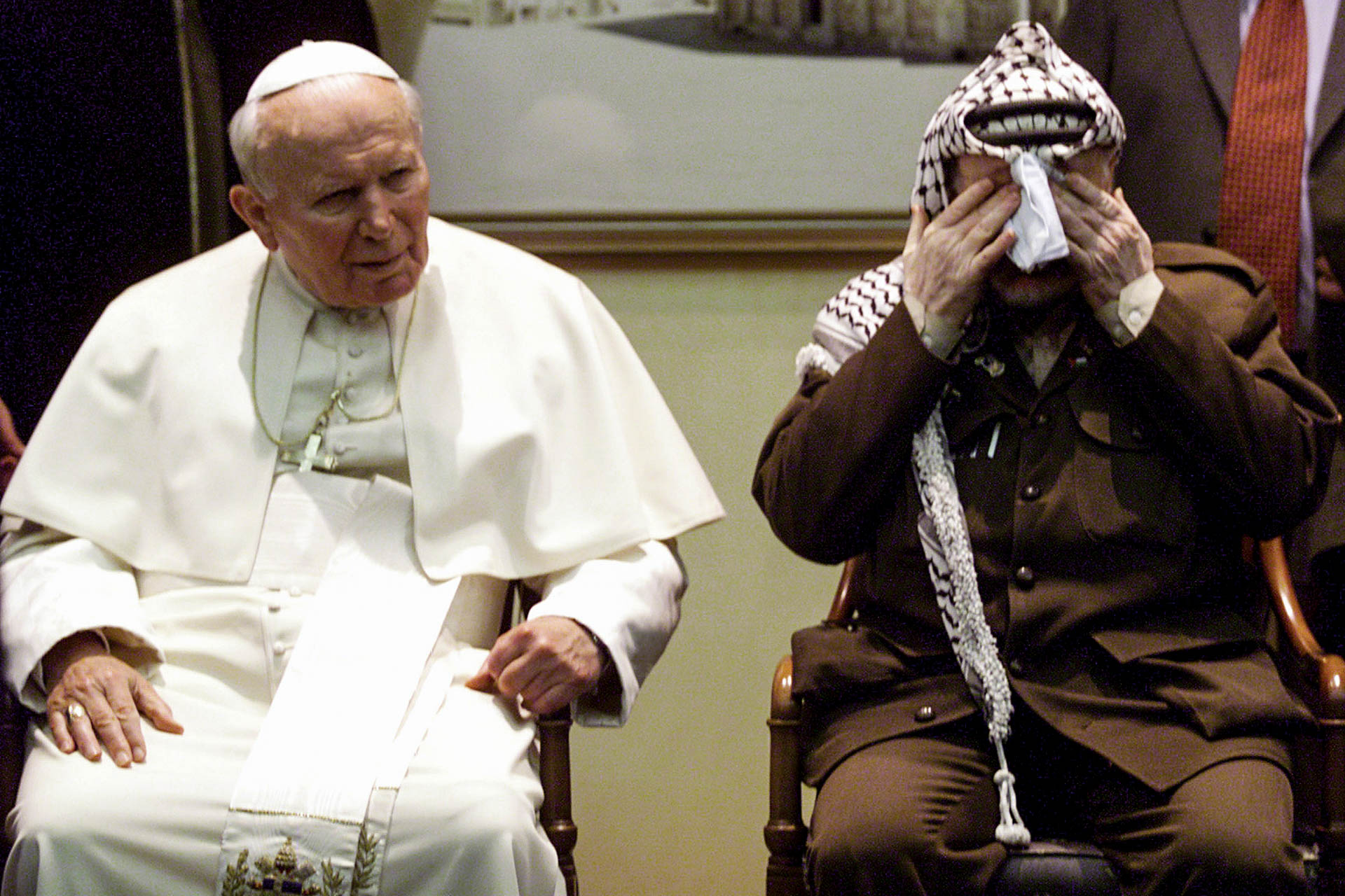  Bethlehem, Palestine - 22 March 2000 Pope John Paul II and President Yasser Arafat during welcome ceremony in the Presidential Palace .&nbsp; 