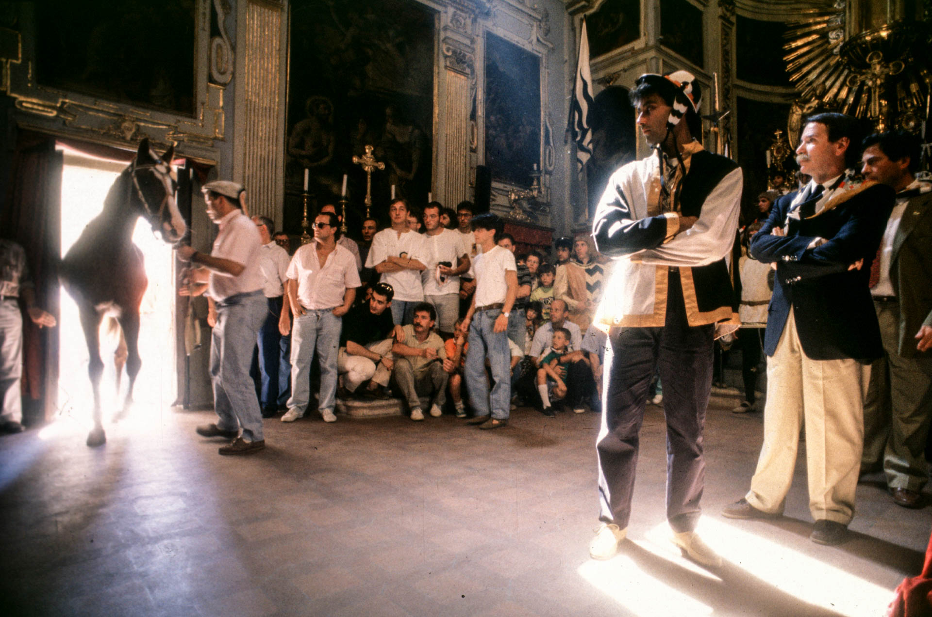 Siena, 1 July 1991 A few hours before the Palio the 'contradaioli' take the horses to their local church to be blessed.&nbsp; 
