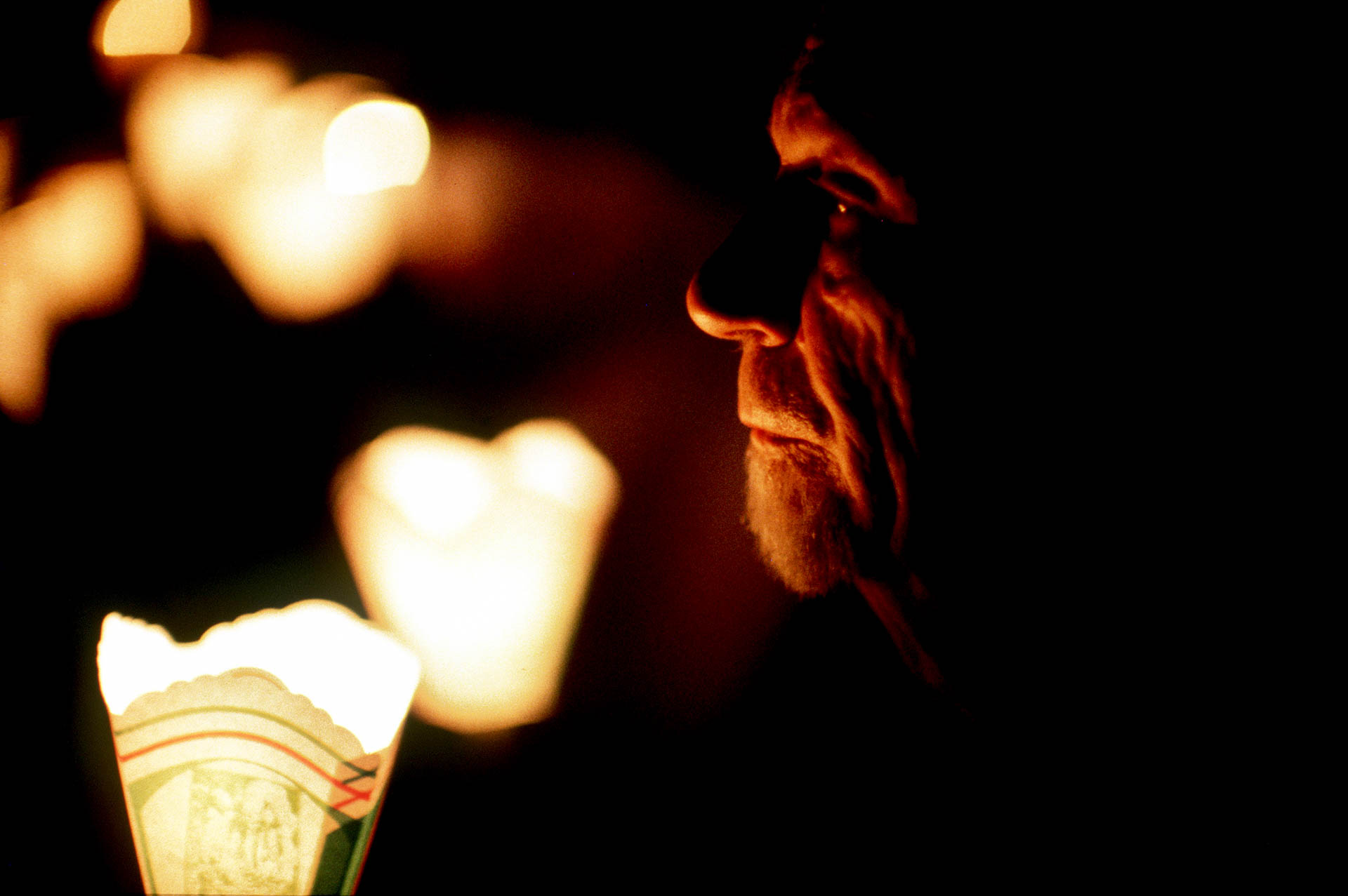  The miracle around the world: Lourdes, torchlight ceremony. 