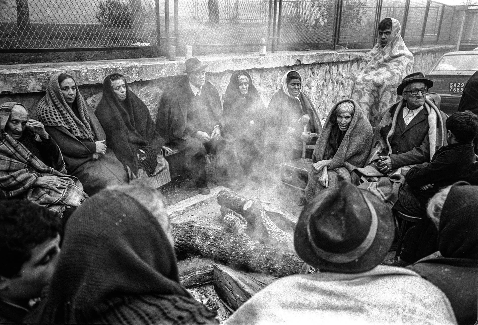 Basilicata, 24 November 1980
At 19,35 pm of the night of 23 November, the biggest earthquake in Italy destroys a large part of Campania and Basilicate towns and villages. More than 3000 people dead, 250,000 homeless.
© GIANNI GIANSANTI