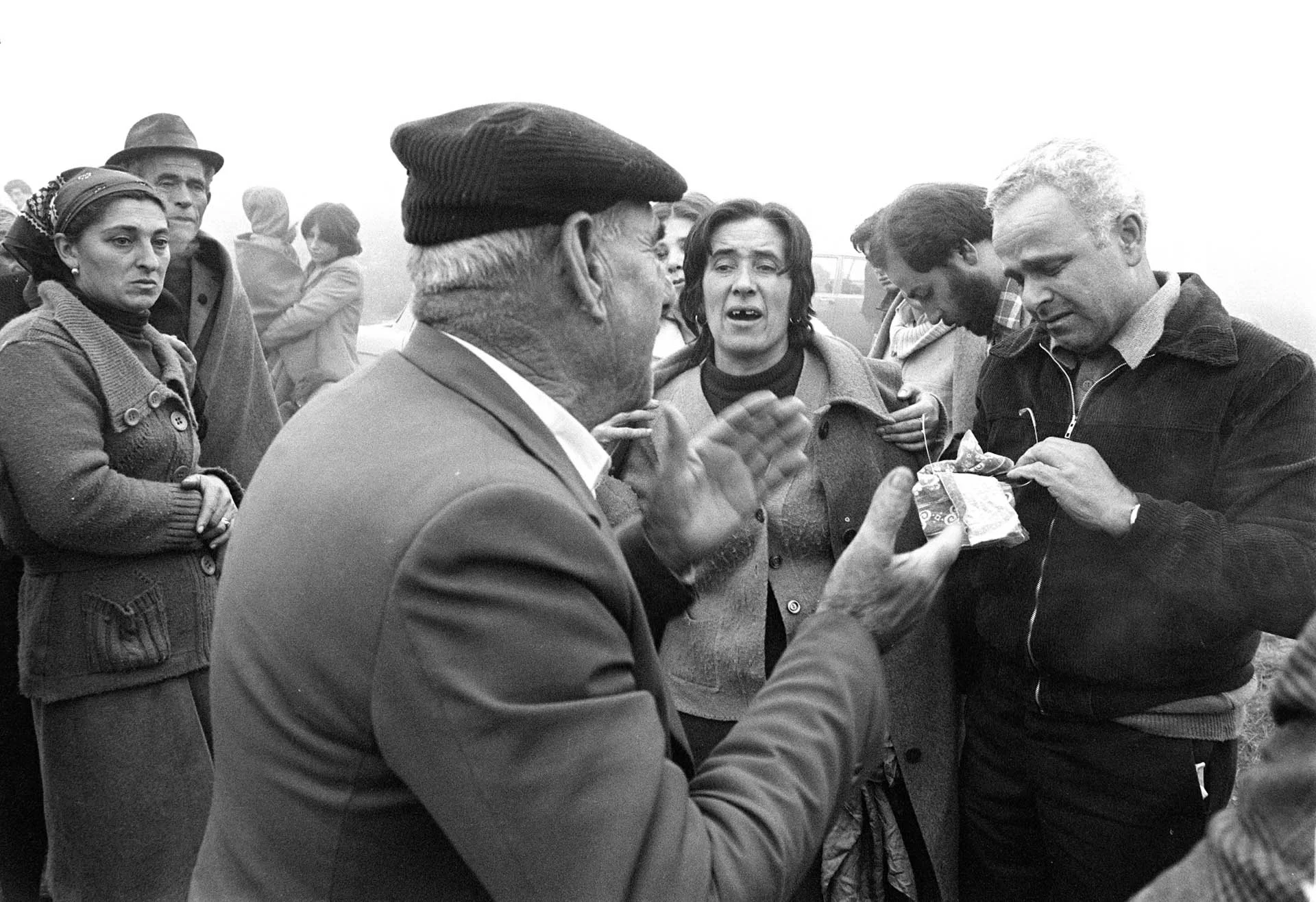 Basilicata, 24 November 1980
At 19,35 pm of the night of 23 November, the biggest earthquake in Italy destroys a large part of Campania and Basilicate towns and villages. More than 3000 people dead, 250,000 homeless.
© GIANNI GIANSANTI