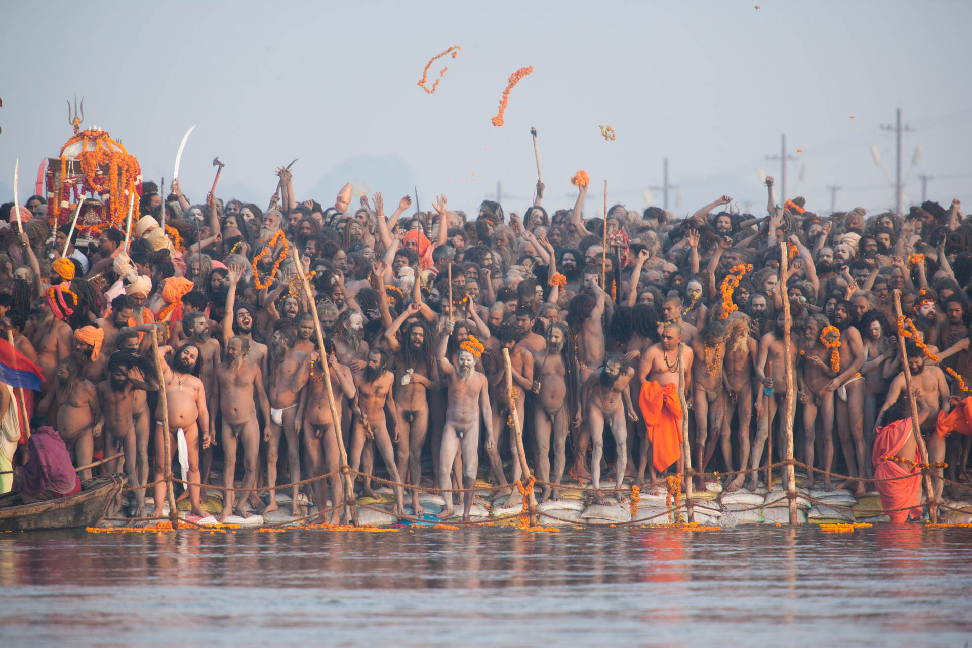  Allahbad, India - 14 January 2007
At the confluence of the rivers Ganga, Yamuna and the invisible Sarasvati, Hindu pilgrims and Sadhu take bath in the sacred waters  on the occasion of Ard Kumbh Mela, every 6 years.
© GIANNI GIANSANTI 