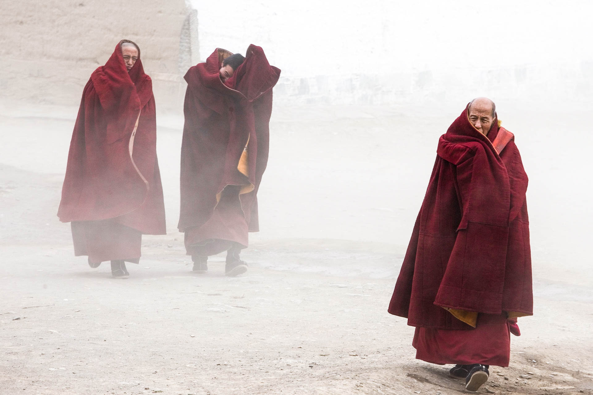  Xiahe, China - 9 February 2006
Tibetan pilgrims in Labrang Monastery at Xiahè gather on the occasion of Monlam, religious festival of Tibetan Buddhism religion.
© GIANNI GIANSANTI 