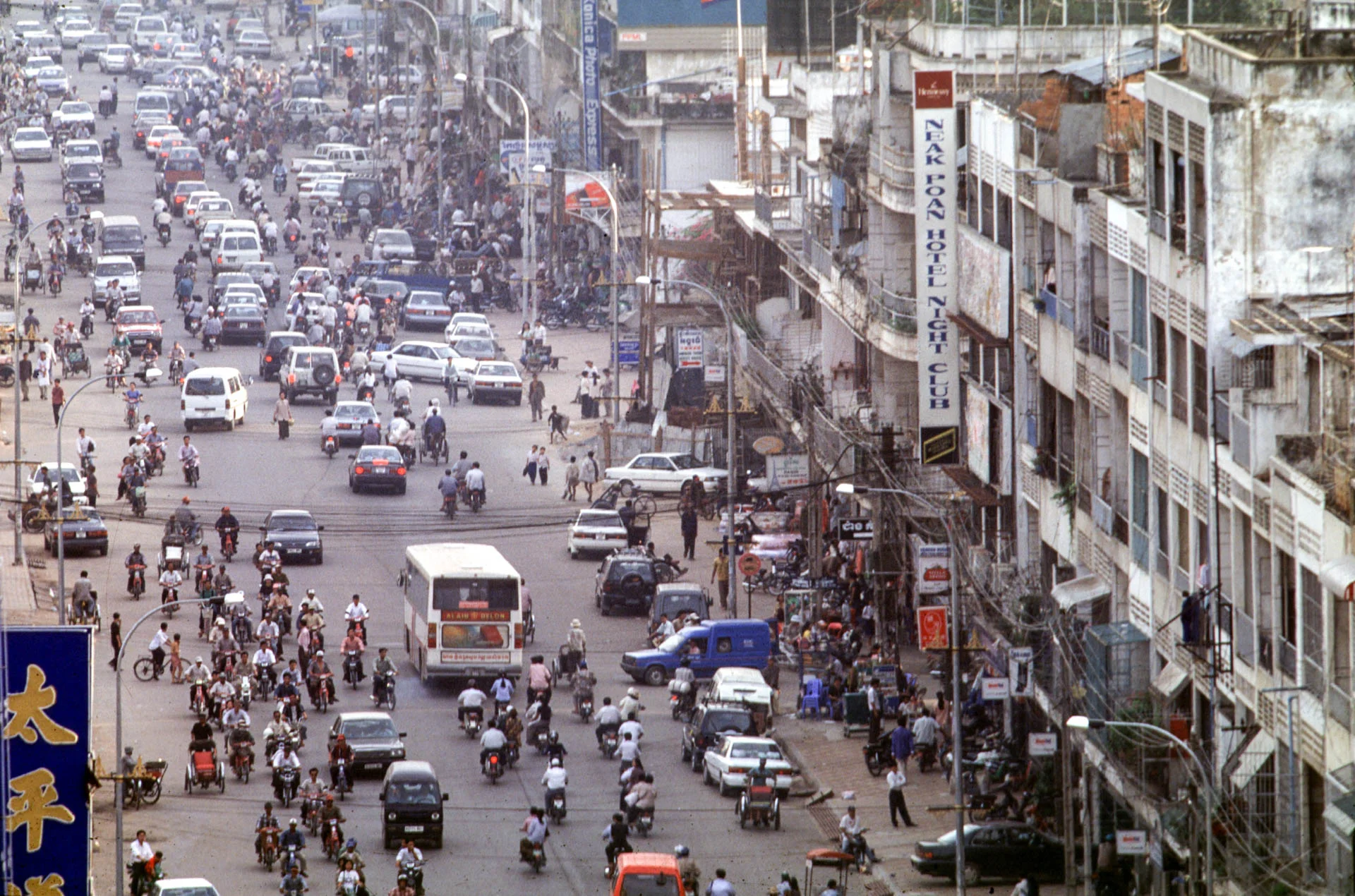 Phnom Phen,17 February 1999
Travel around word of prostitution in Cambogia accompanied by
Somaly Mam.
© GIANNI GIANSANTI
