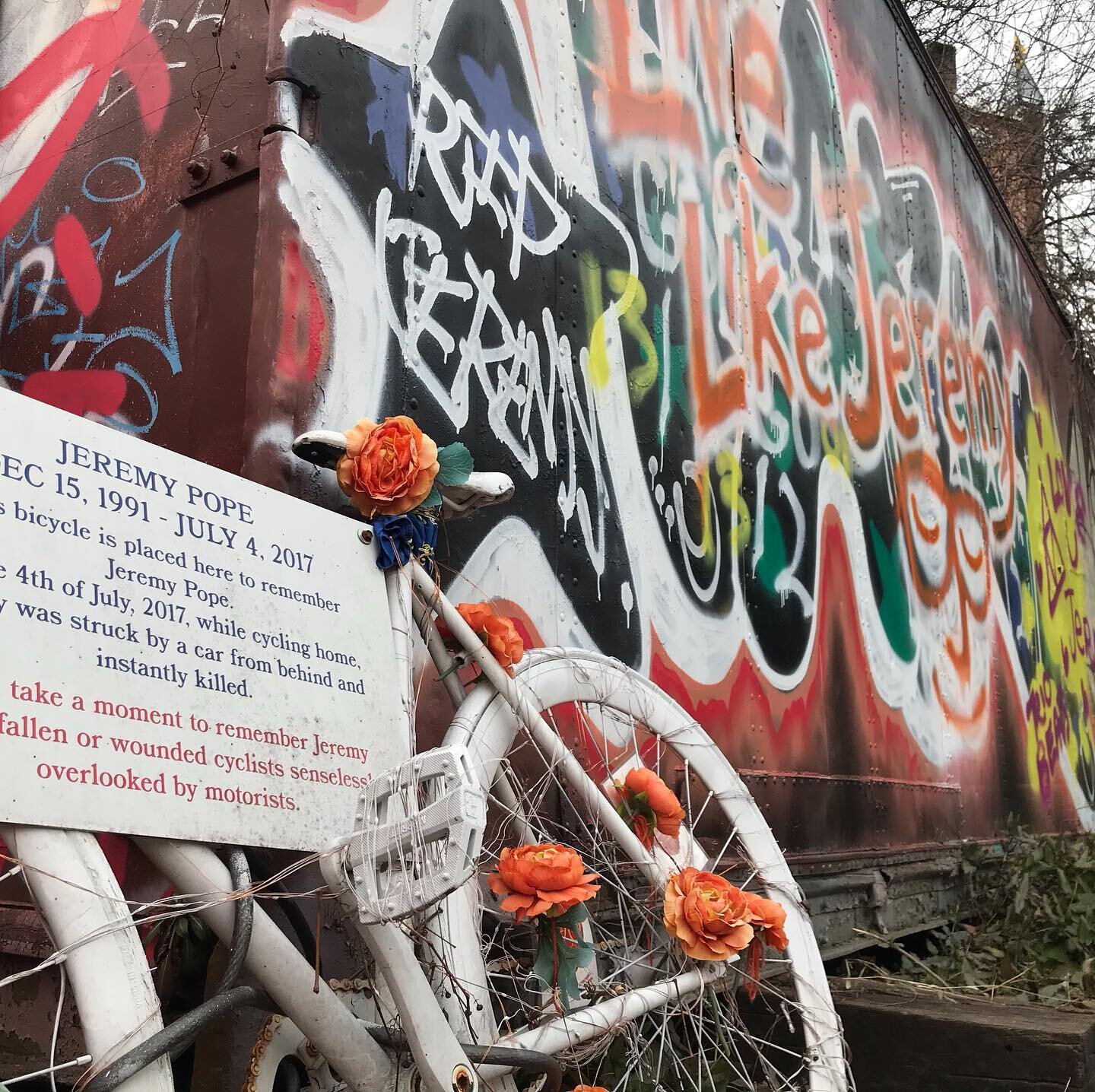 The memorial bike is missing. I hope there is a good reason #baltimorebikelife