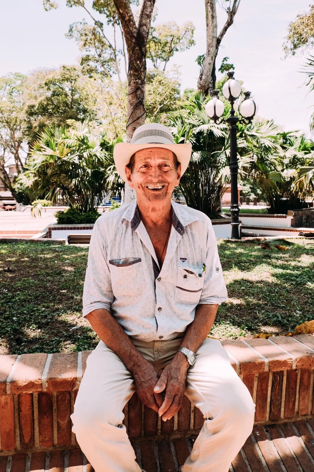 Alfred Gómez sitting on the square in San Carlos