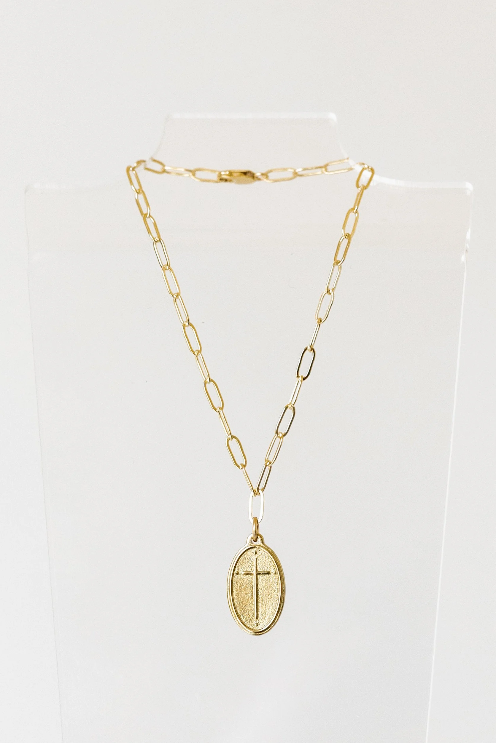 Petite Pendant Bracelet Oval Cross / Romans 5:8