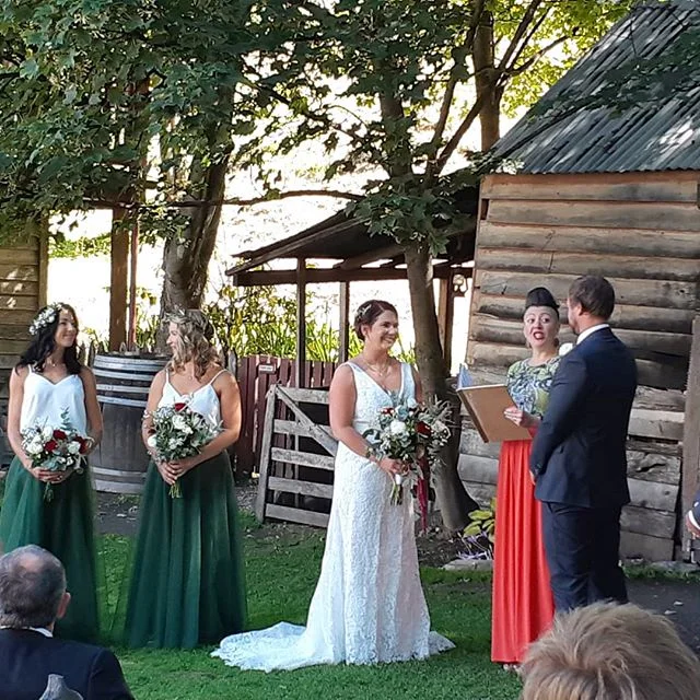 The absolute best part of being a celebrant? Getting to marry your friends 💖💖💖
*LIZZIE and TYLER* congratulations!!! I had such a fabulous time at your fun and love filled day @cardronahotel 
Aannnd I got to work my 1st joint wedding with my gorgeous hubby @thejukewanaka 😍 Love you both xxx
.
.
.
.
.
#celebrantemily #celebrantwanaka #wanakacelebrant #wanakaweddings #wanakawedding #weddingwanaka #wanaka #lovewanaka #sayidoinwanaka #cardrona #cardronahotel #cardronawedding #loveislove #lovemyjob