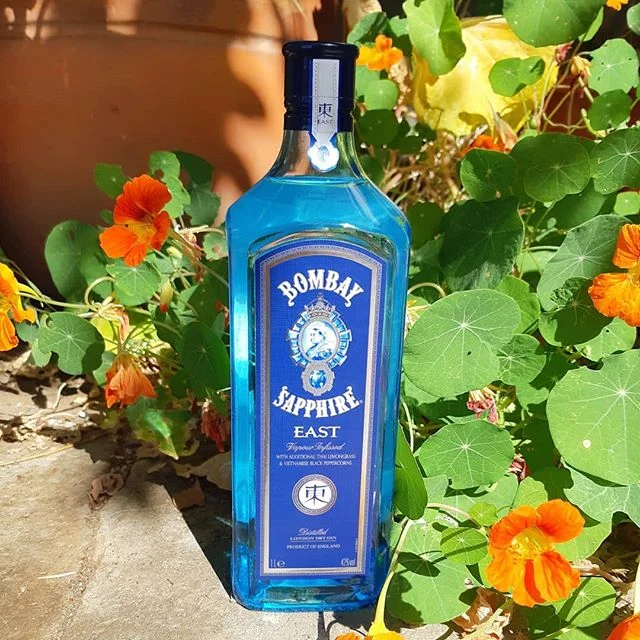 When you have a meet up with a couple you are marrying later in the year and they bring you a bottle of gin from duty free 😍😍😍
Gin drinkers are my kind of people 🍸💜
.
.
.
.
.
#celebrantemily #celebrantwanaka #wanakacelebrant #wanakaweddings #wanakawedding #weddingwanaka #wanaka #lovewanaka #sayidoinwanaka #cardrona #cardronahotel #cardronawedding #loveislove #lovemyjob #mykindofpeople #gin #bombaysapphire #bombaysapphireeast