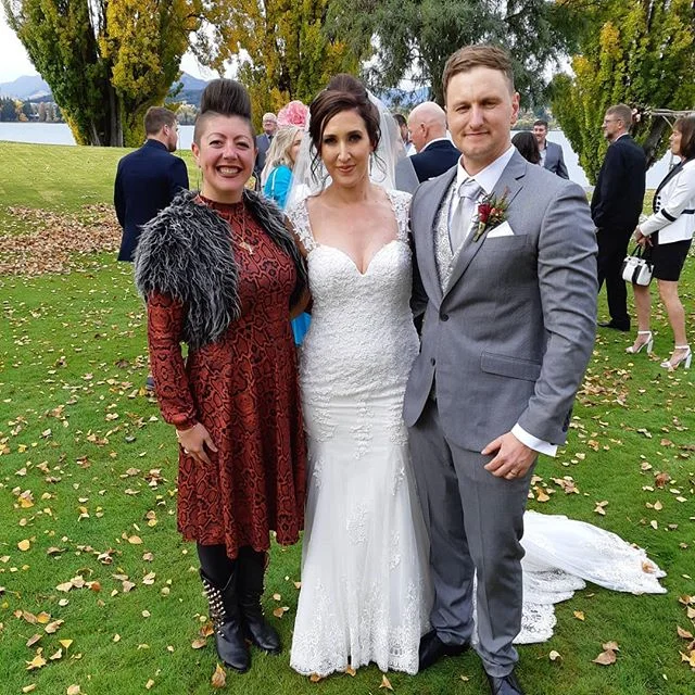 It was an autumnal day @weddings_at_edgewater @edgewater_lakewanaka for the wedding of *NICOLA and HAYDEN*
a few weeks ago. It might have been a cooler day but those beautiful autumn leaves made for a stunning backdrop 🍁🍂😍
.
.
.
.
.
*AMANDA and RAY*
Such a gorgeous day for a gorgeous couple!
Congratulations to you both 💜💖💋
.
.
.
.
.
#celebrantemily #sayidoinwanaka #wanakacelebrant #celebrantwanaka #lovewanaka #wanaka #lakewanaka #wanakawedding #wanakaweddings #weddingwanaka #loveislove #lovemyjob #weddingsatedgewater #autumnwedding