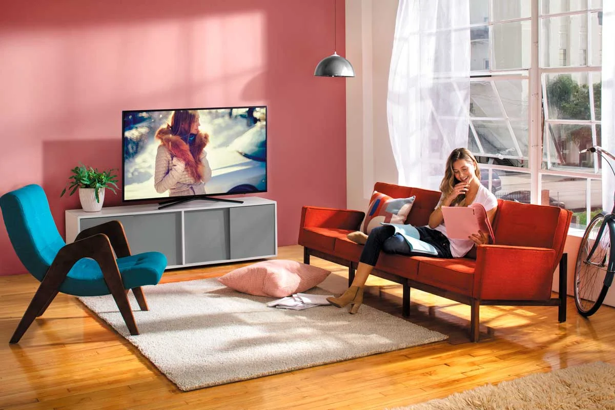 samsung-m5500-lifestyle-smart-tv.jpg