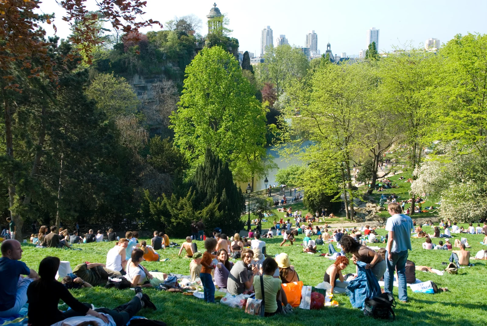 Parc_des_Buttes-Chaumont,_22_April_2007.jpg