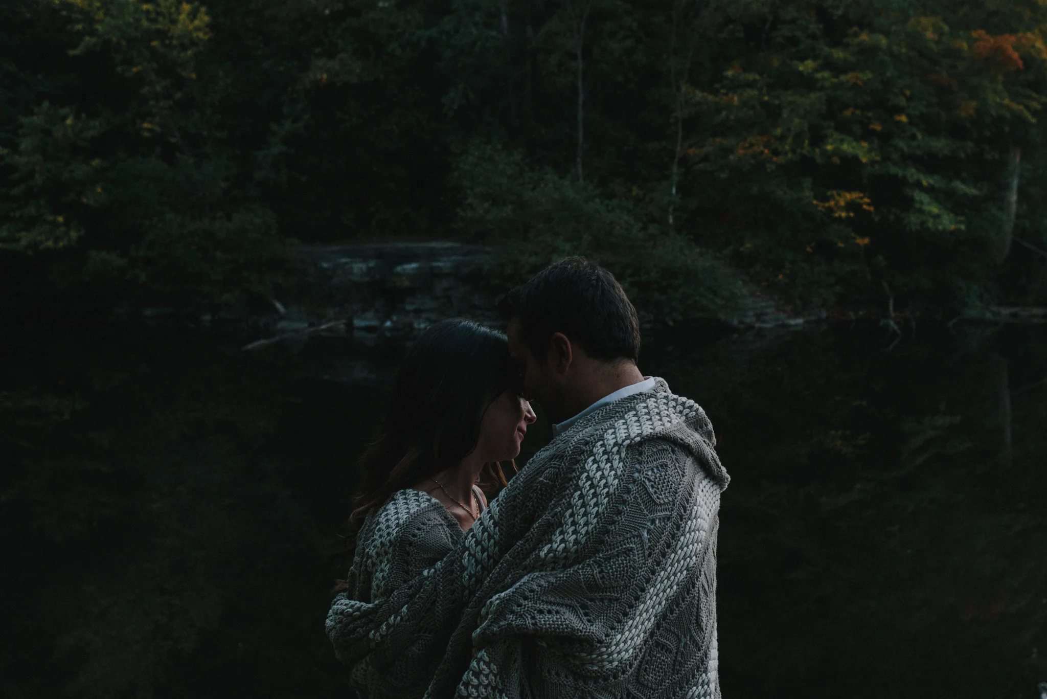laura + yoni's engagement session at parc angrignon, montreal