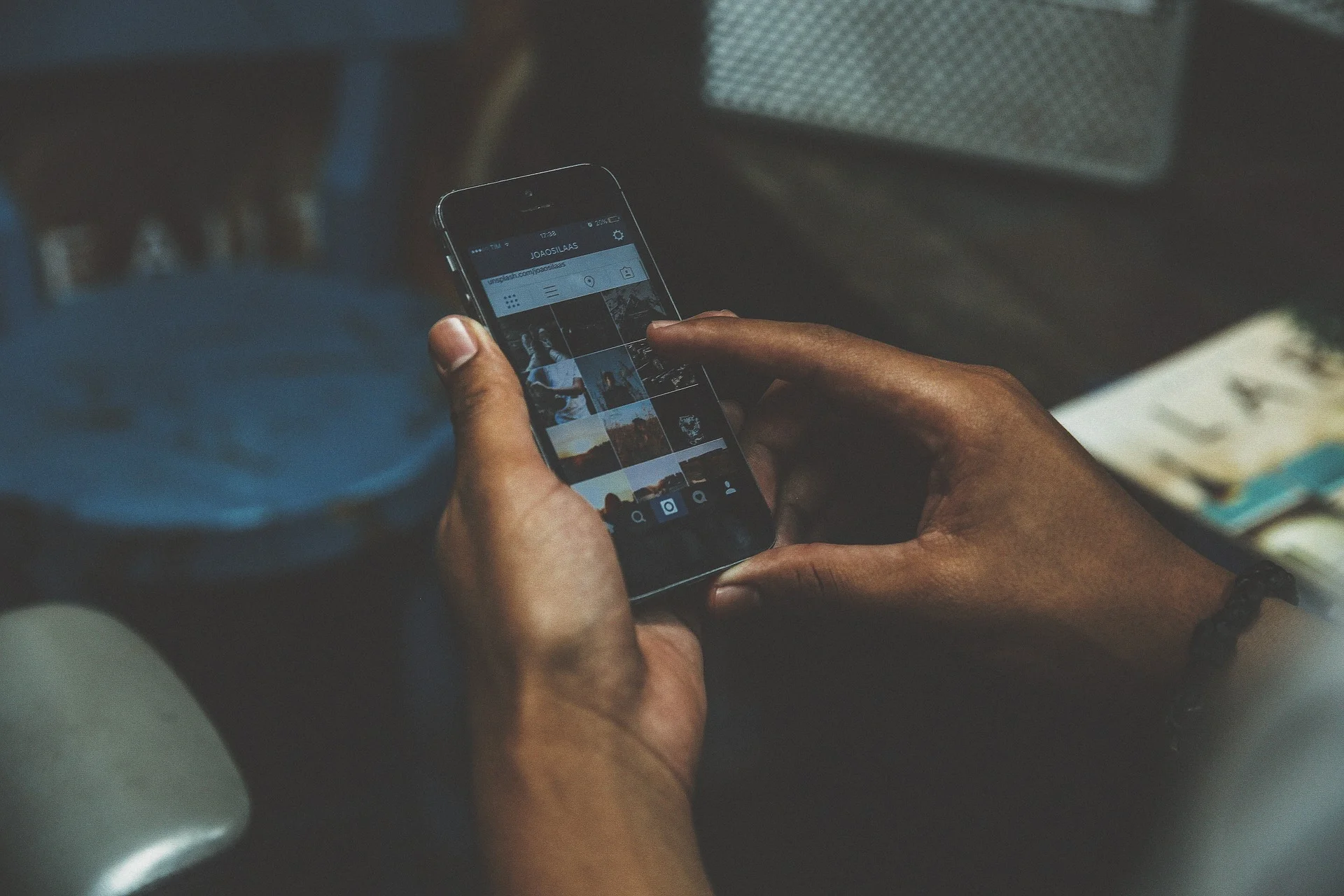 Teens choosing screen time over sleep time
