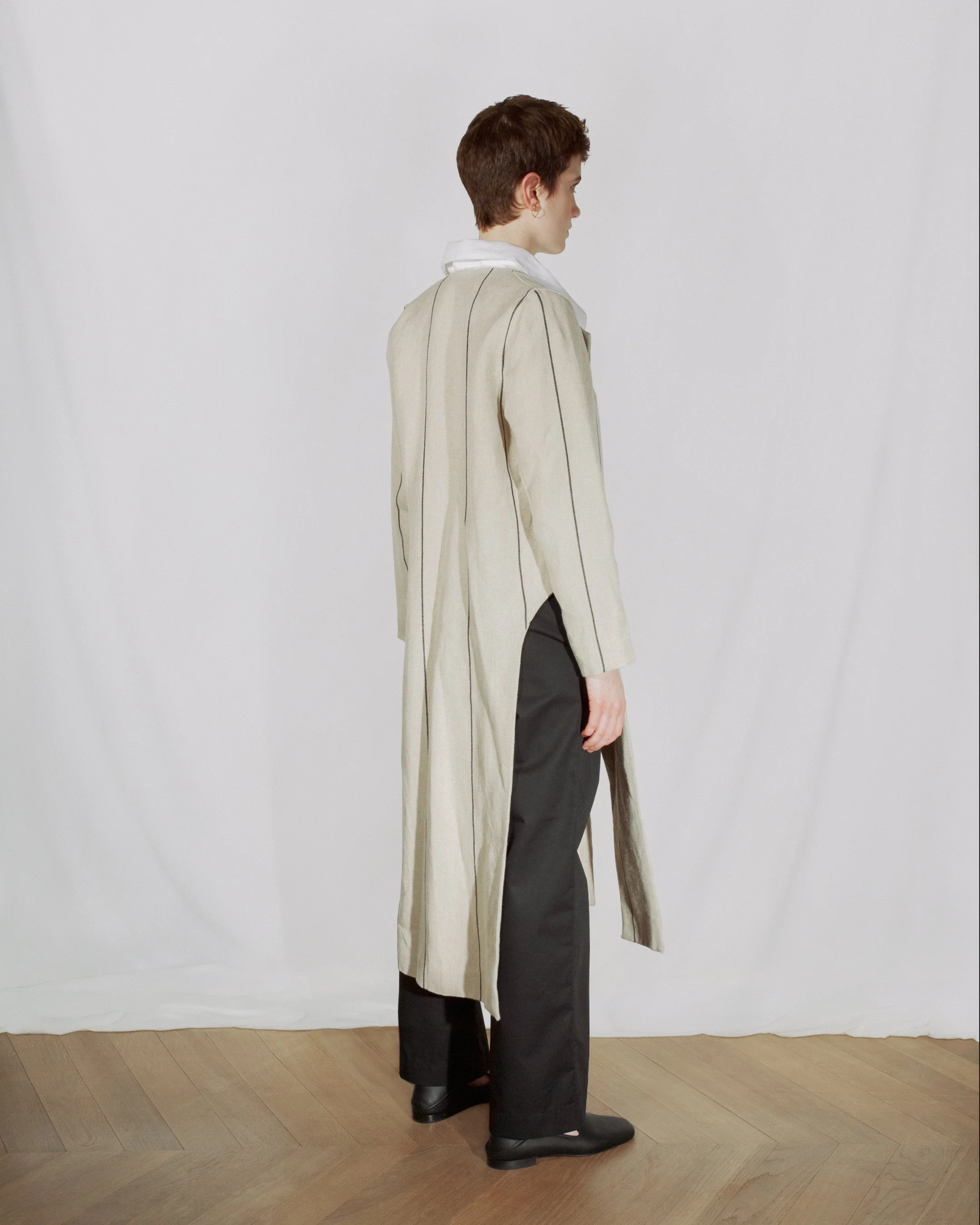 15.CUT OUT JACKET_04.jpg