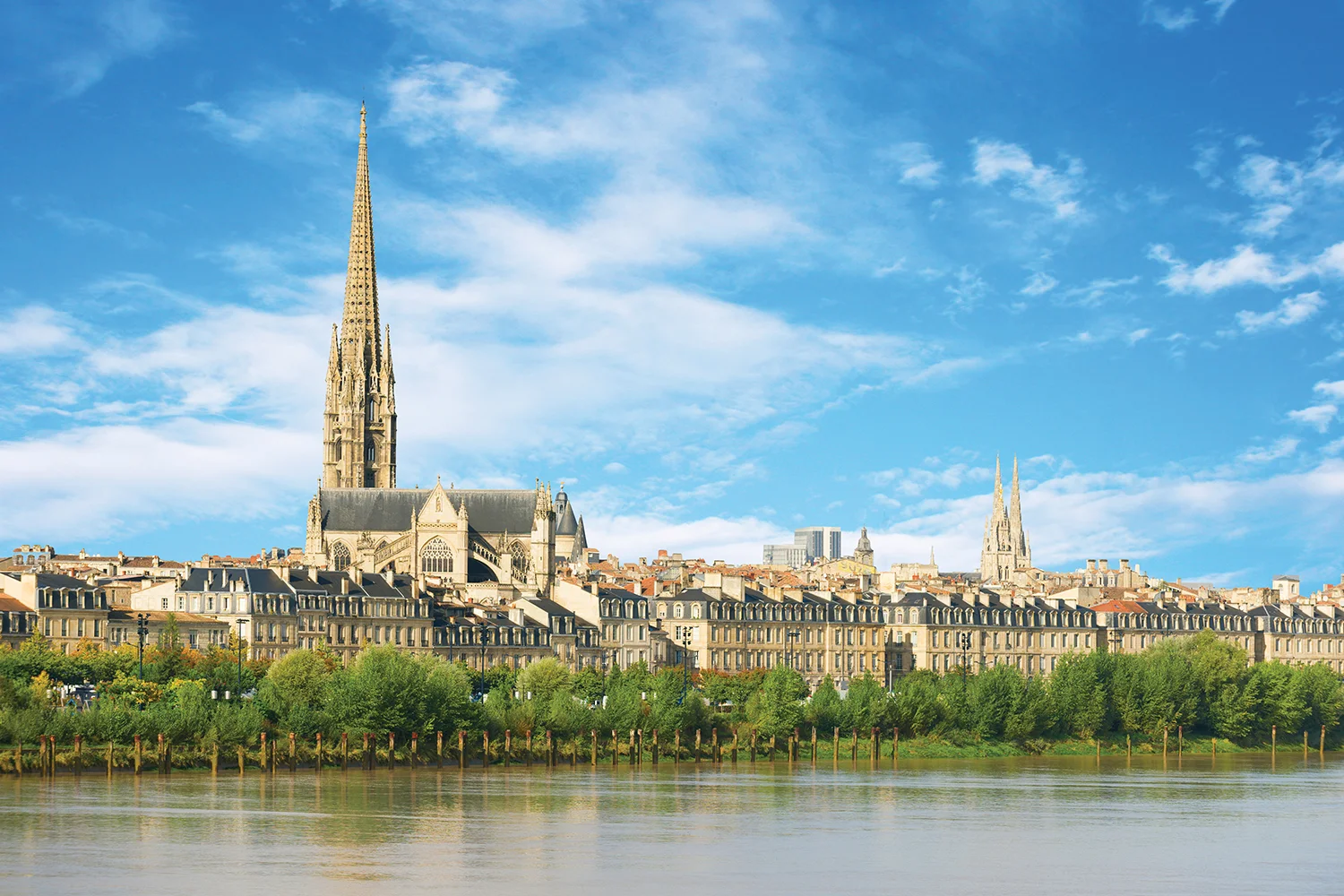WineRegions_TheGaronne_SS_160917521_Bordeaux.jpg