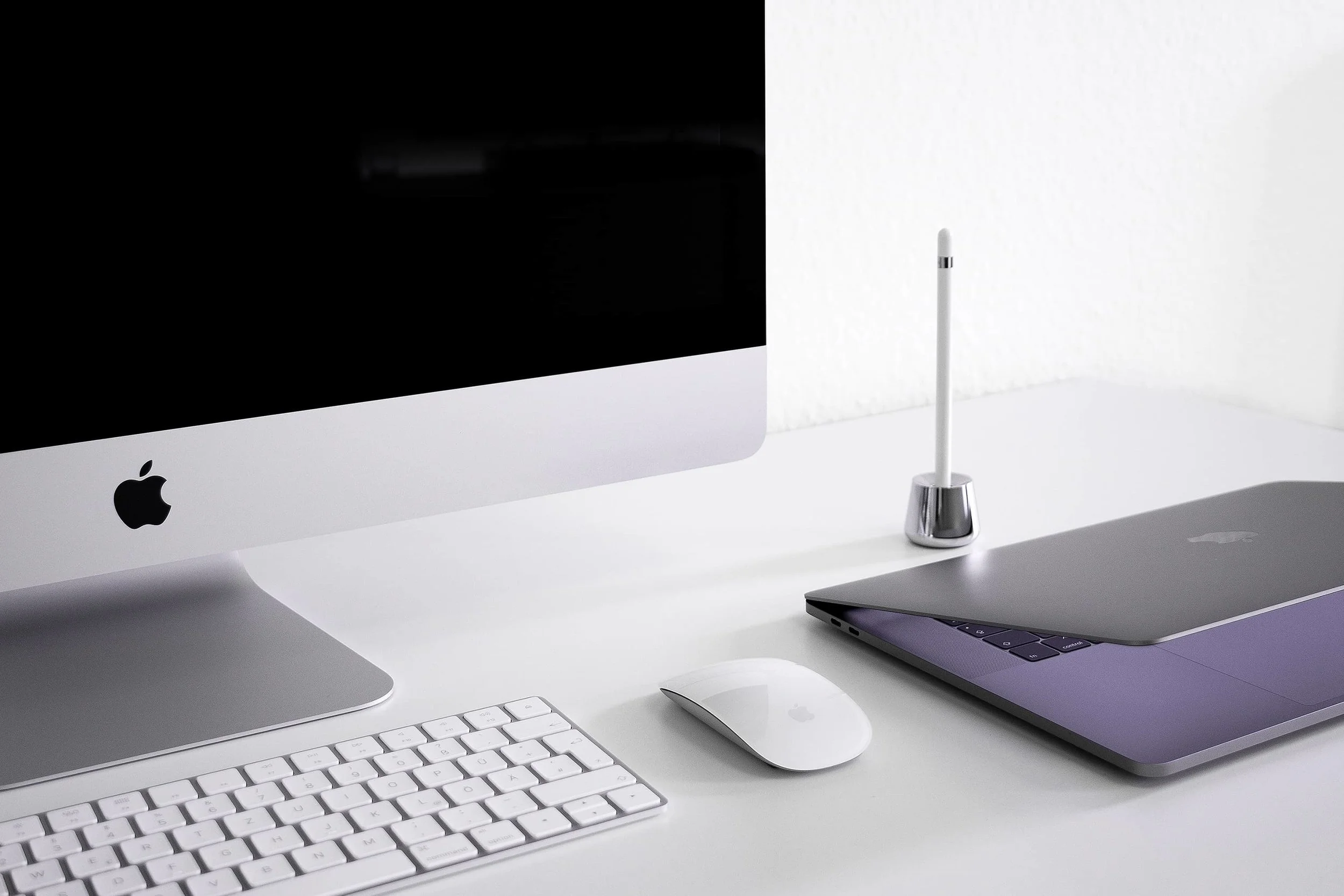 clean-desktop-min.jpg